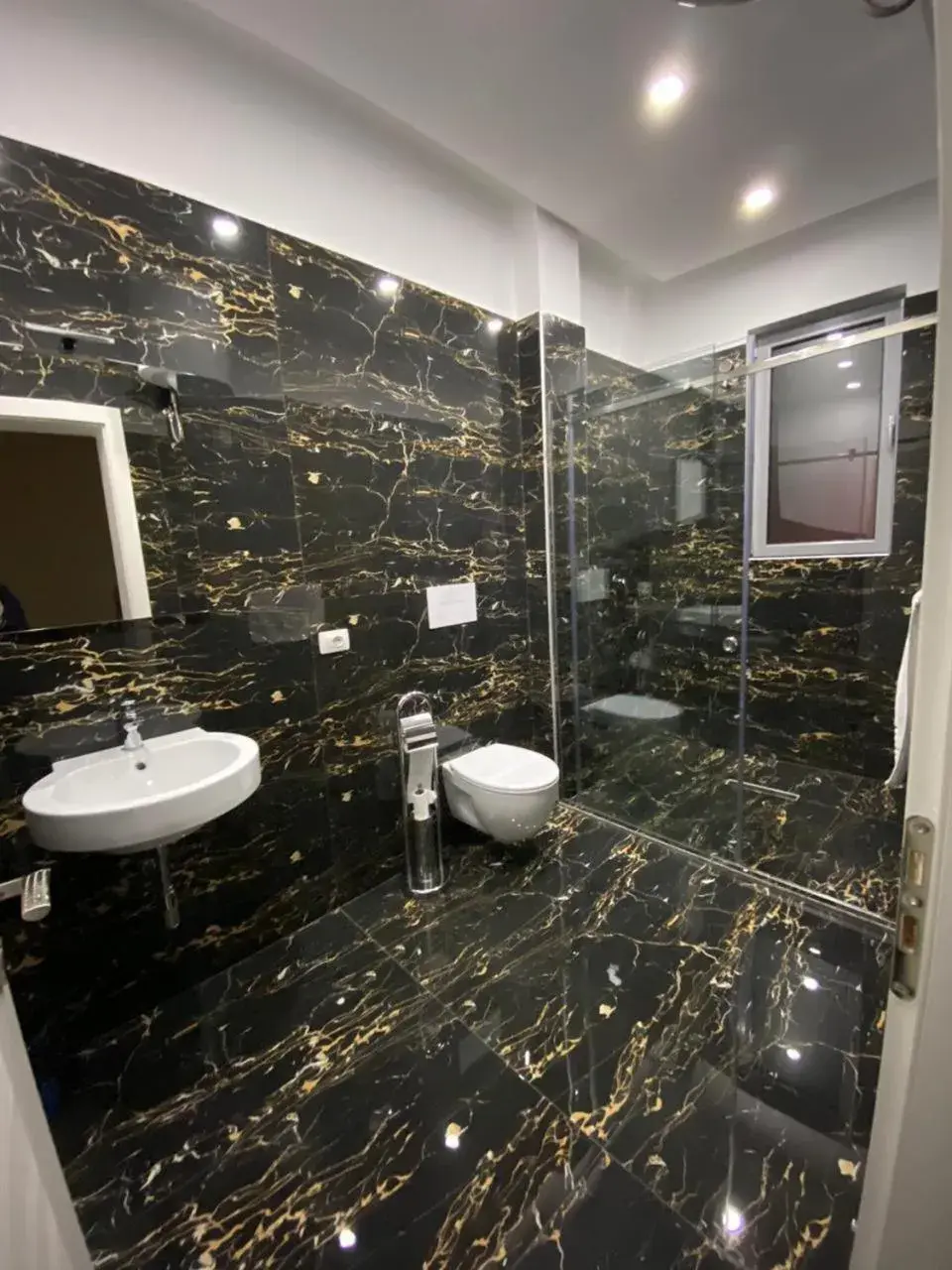 Twin Room in Hotel Holiday Twin Room in Hotel Holiday