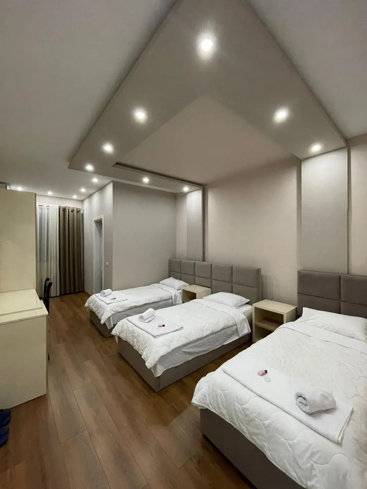Triple Room in Hotel Holiday Triple Room in Hotel Holiday