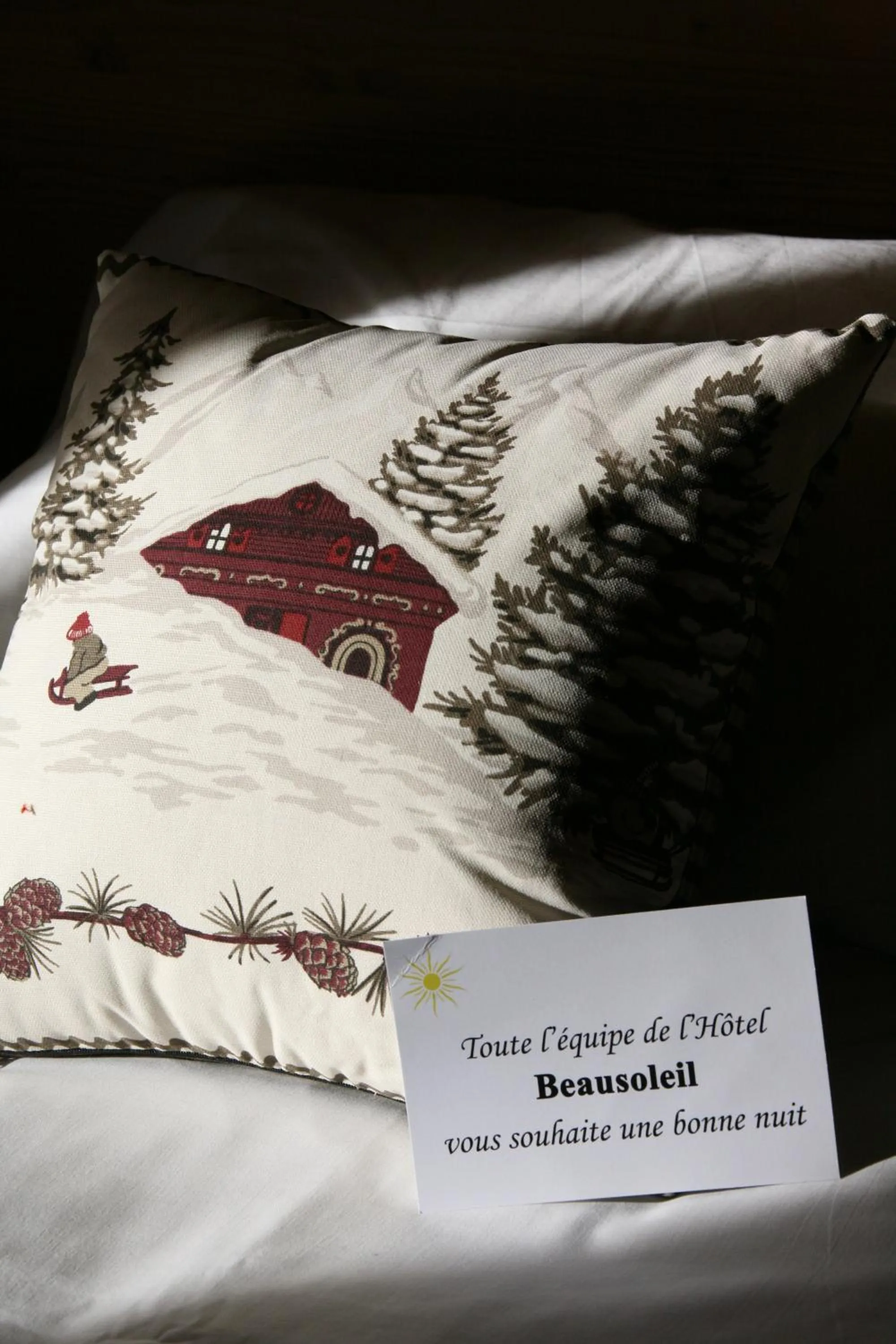 Bedroom, Bed in Chalet-Hôtel Le Beausoleil, The Originals Relais