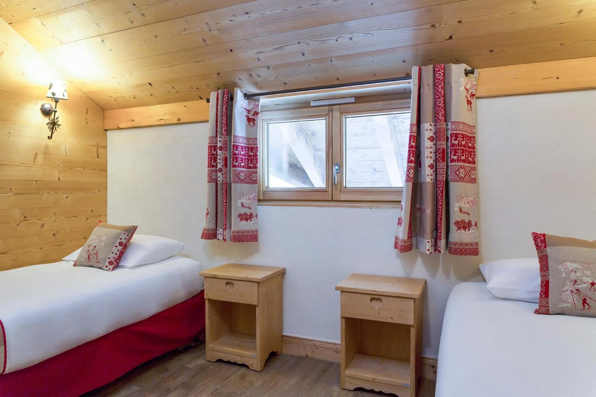 Bedroom, Bed in Chalet-Hôtel Le Beausoleil, The Originals Relais