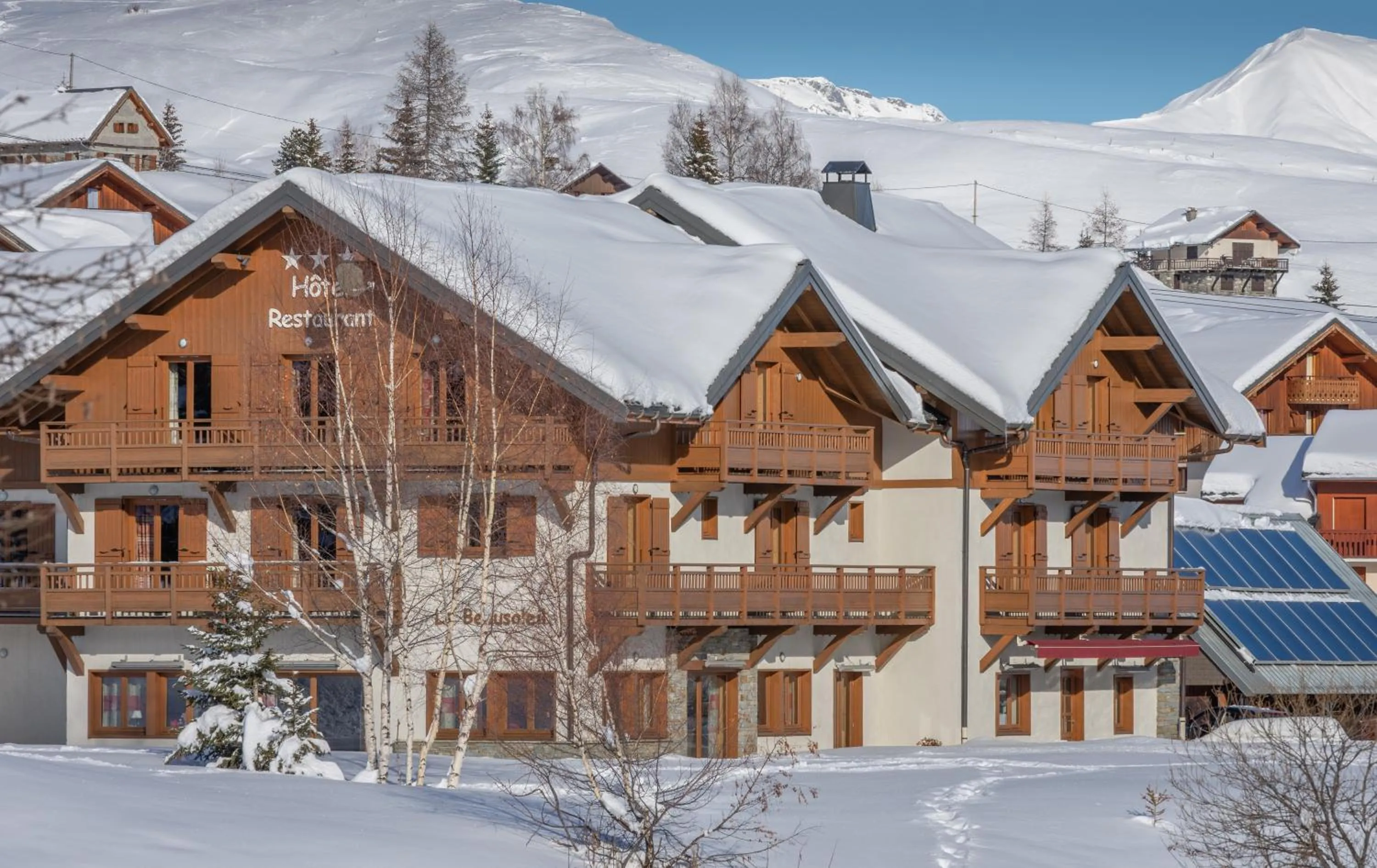 Property building in Chalet-Hôtel Le Beausoleil, The Originals Relais