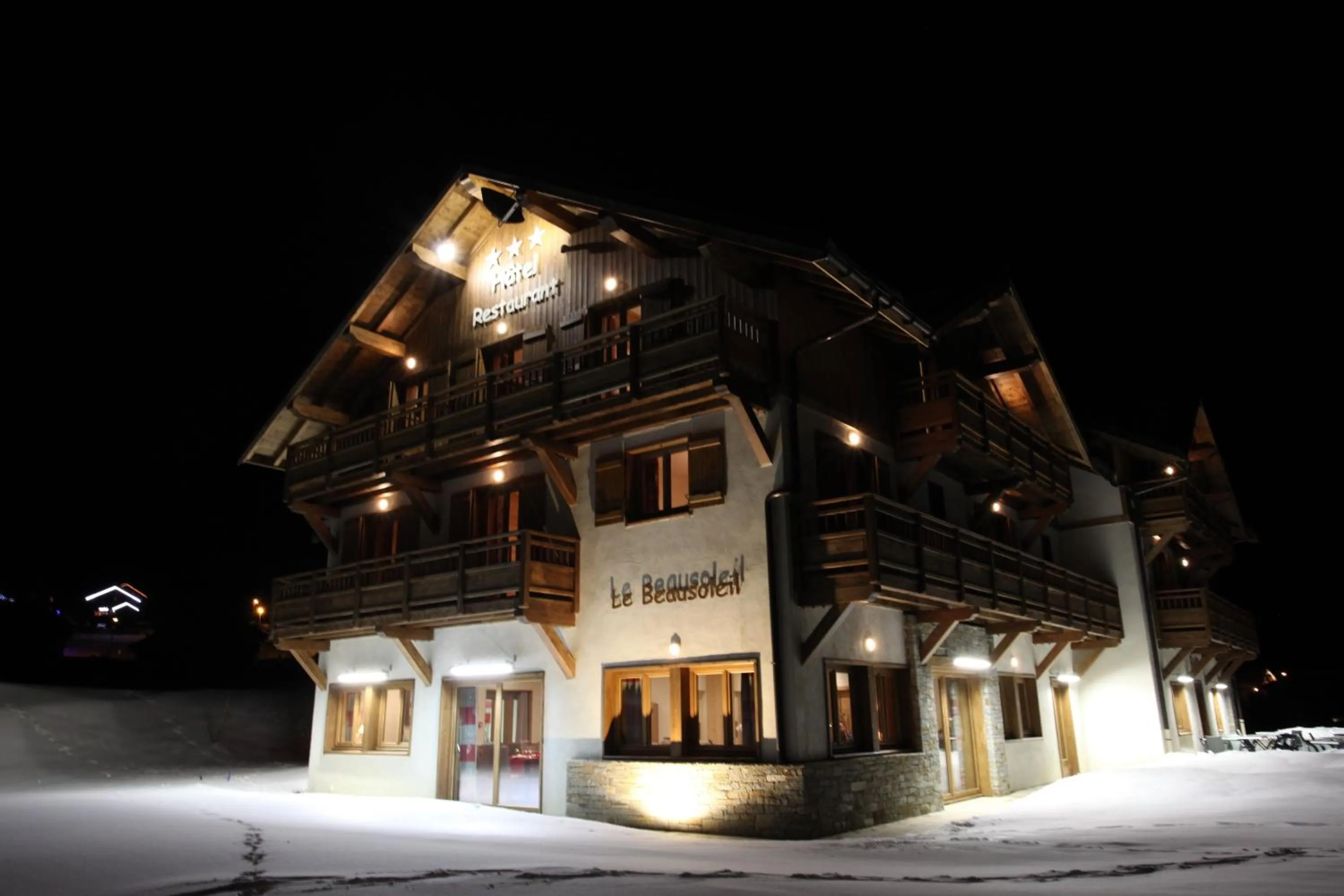 Night in Chalet-Hôtel Le Beausoleil, The Originals Relais