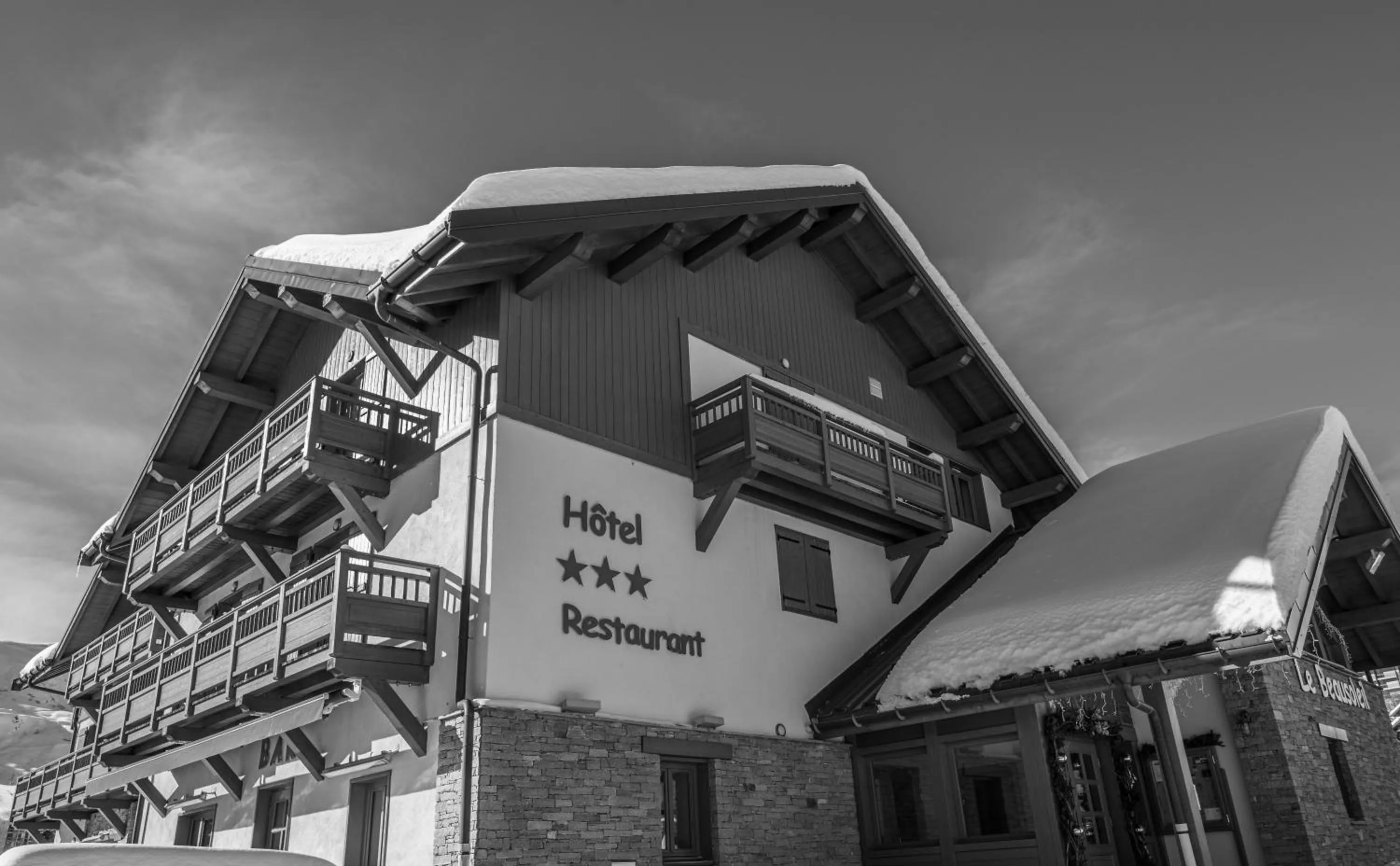 Property building in Chalet-Hôtel Le Beausoleil, The Originals Relais