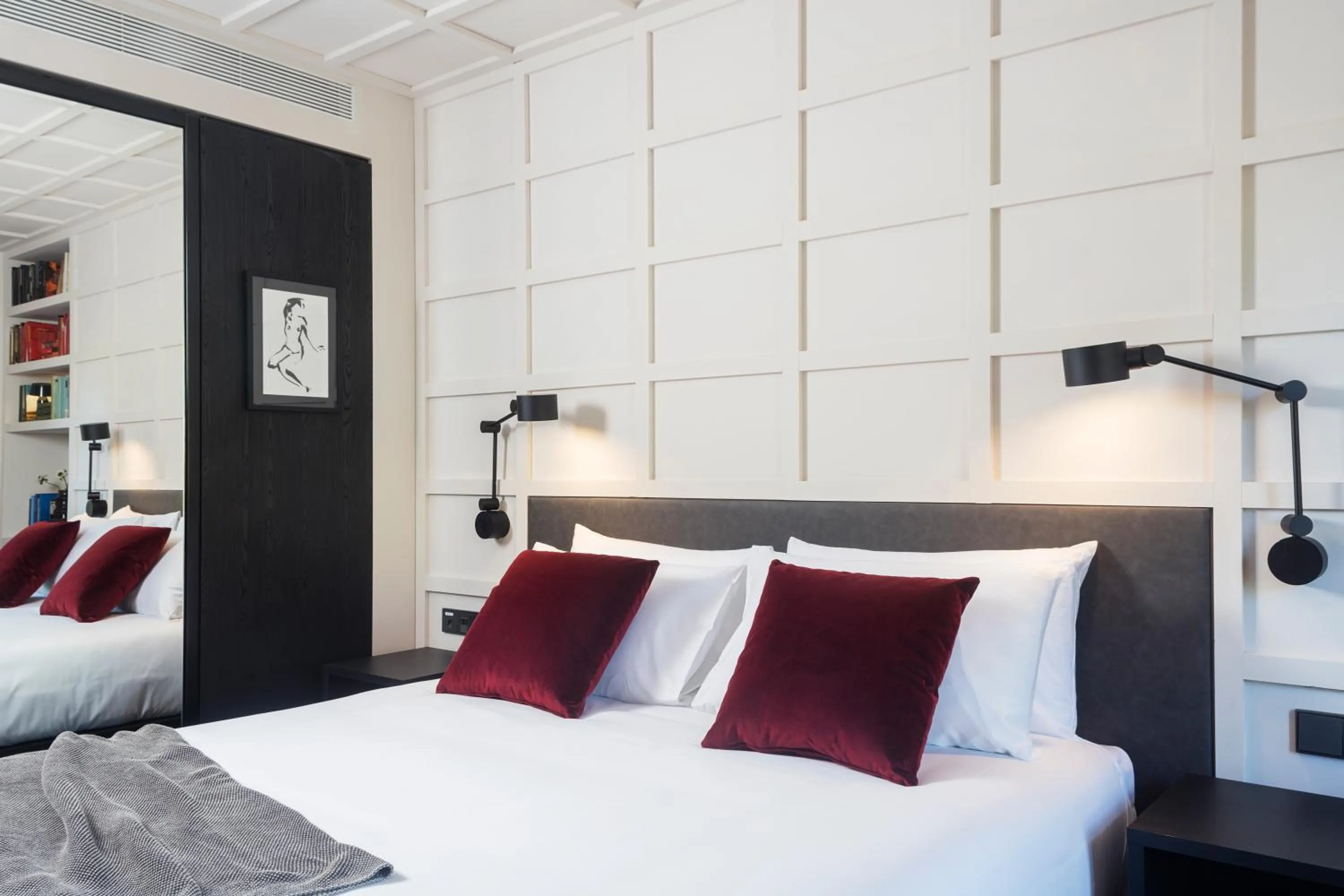 Bed in Yurbban Ramblas Boutique Hotel