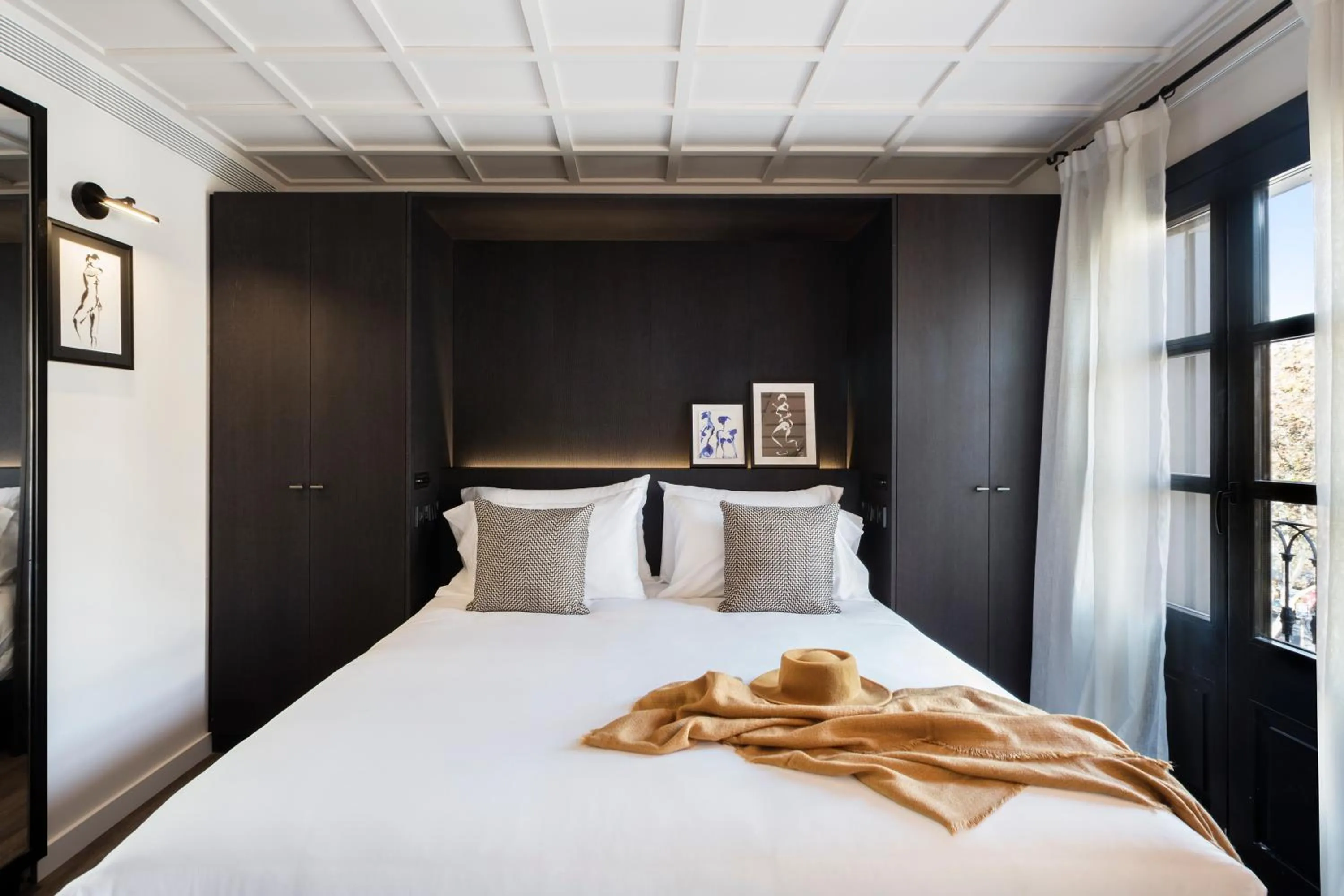 Bed in Yurbban Ramblas Boutique Hotel