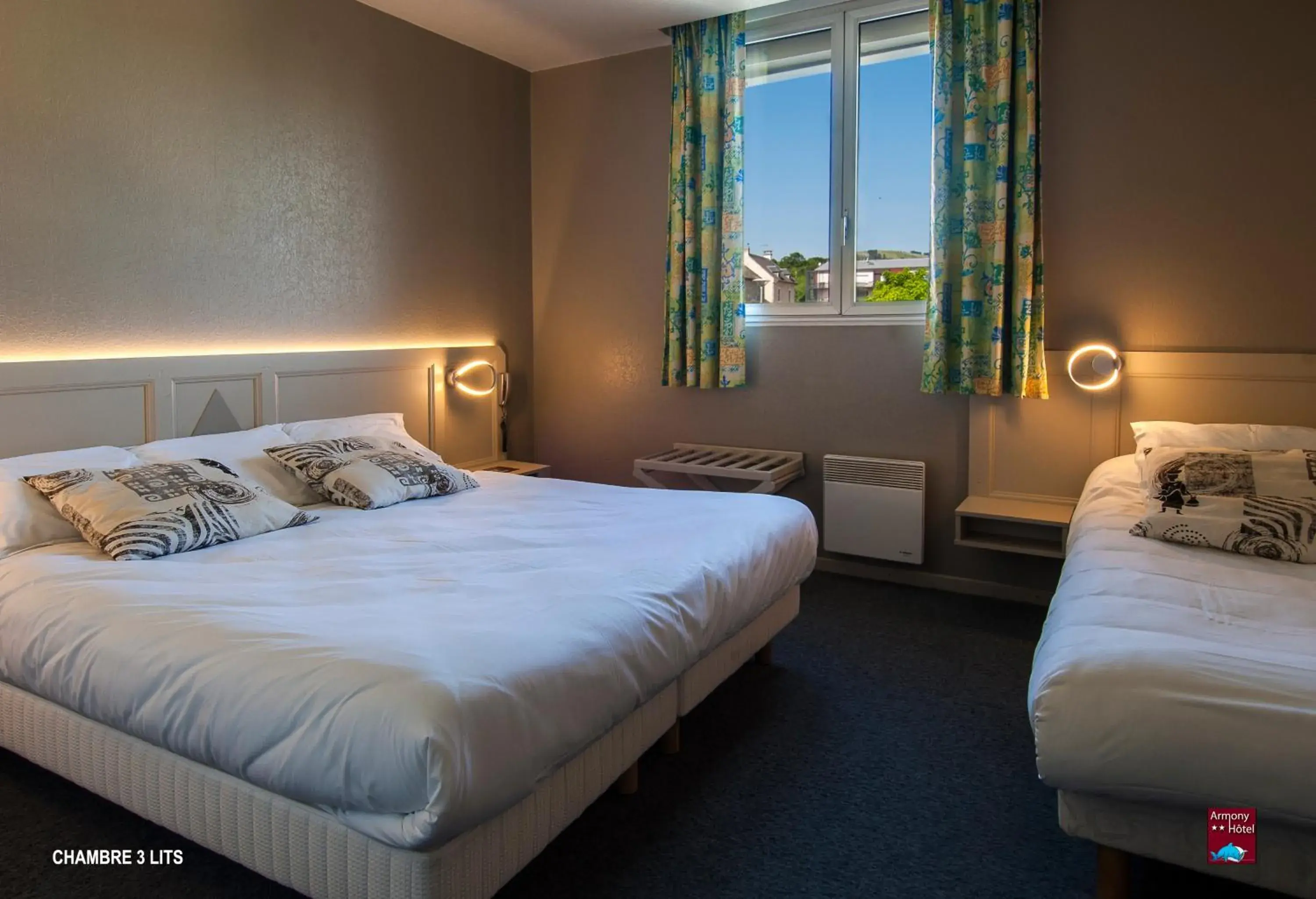 Triple Room with Private Bathroom in Hôtel Armony Triple Room with Private Bathroom in Hôtel Armony