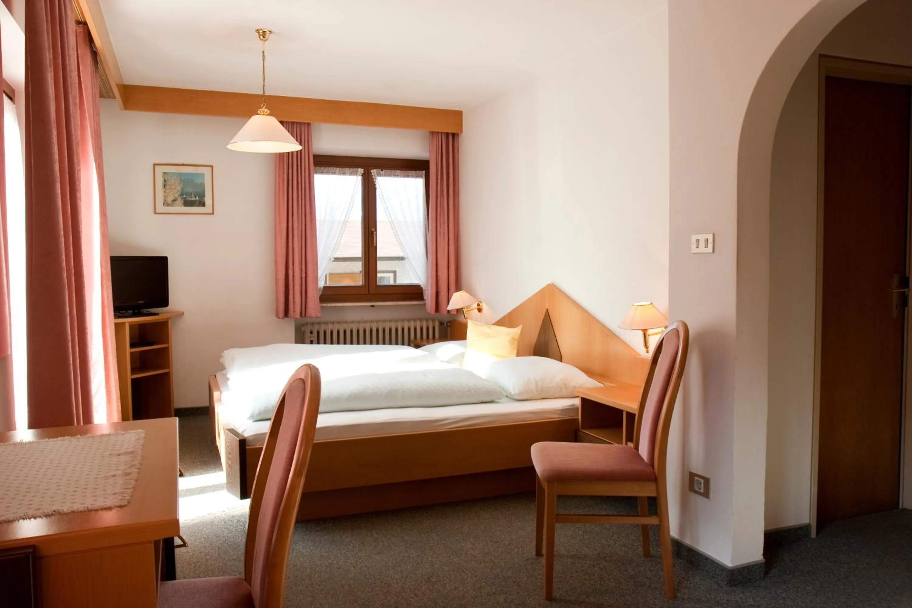 Photo of the whole room, Bed in Garni Renzler