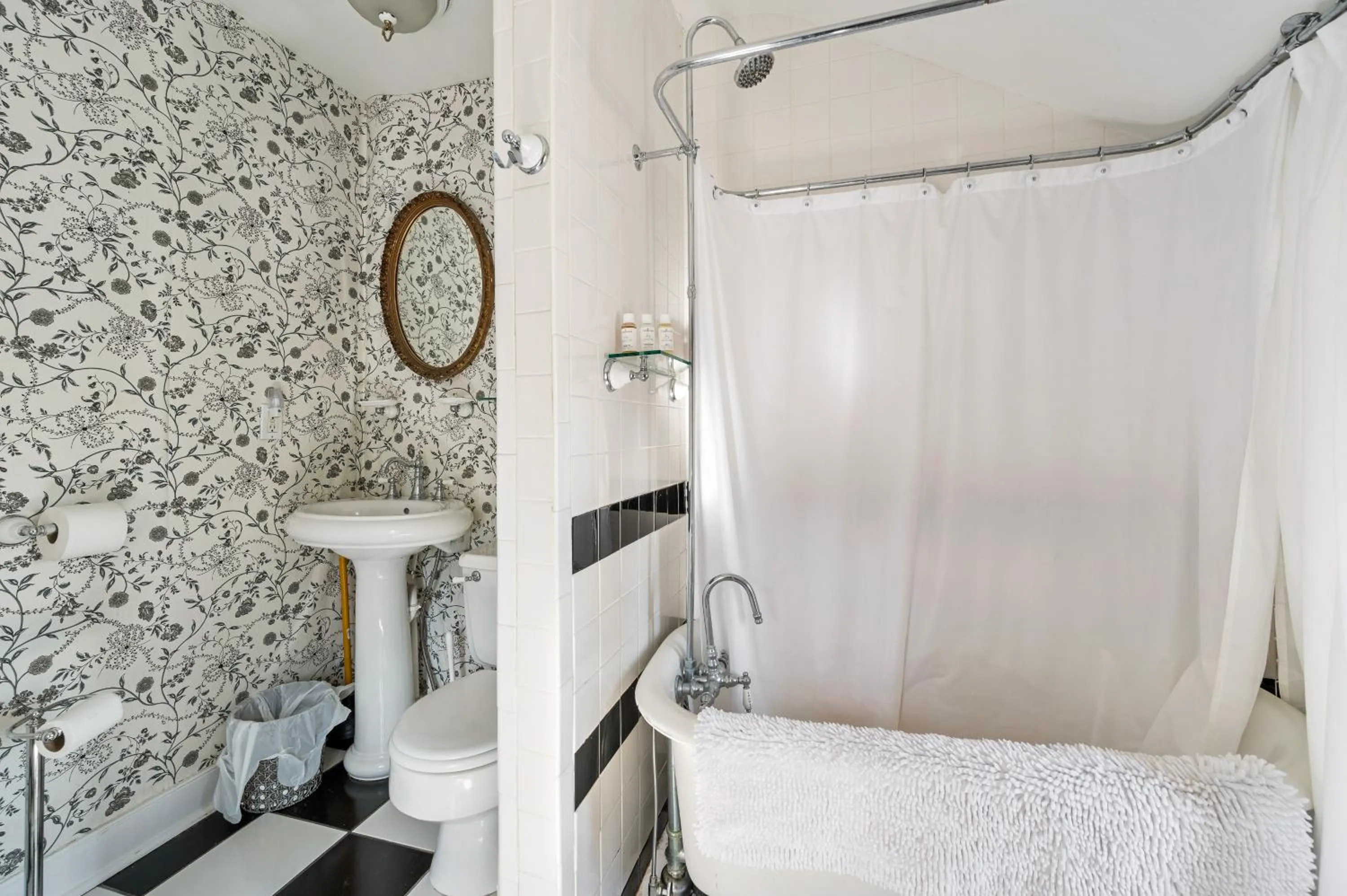 Bathroom, Bed in The Gables of Rhinebeck