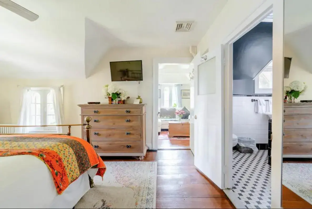 Deluxe King Suite in The Gables of Rhinebeck Deluxe King Suite in The Gables of Rhinebeck