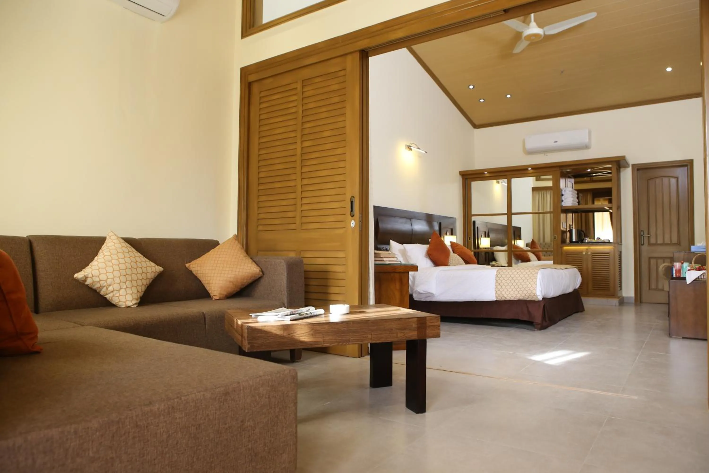 TV and multimedia, Bed in Dreamworld Resort, Hotel & Golf Course