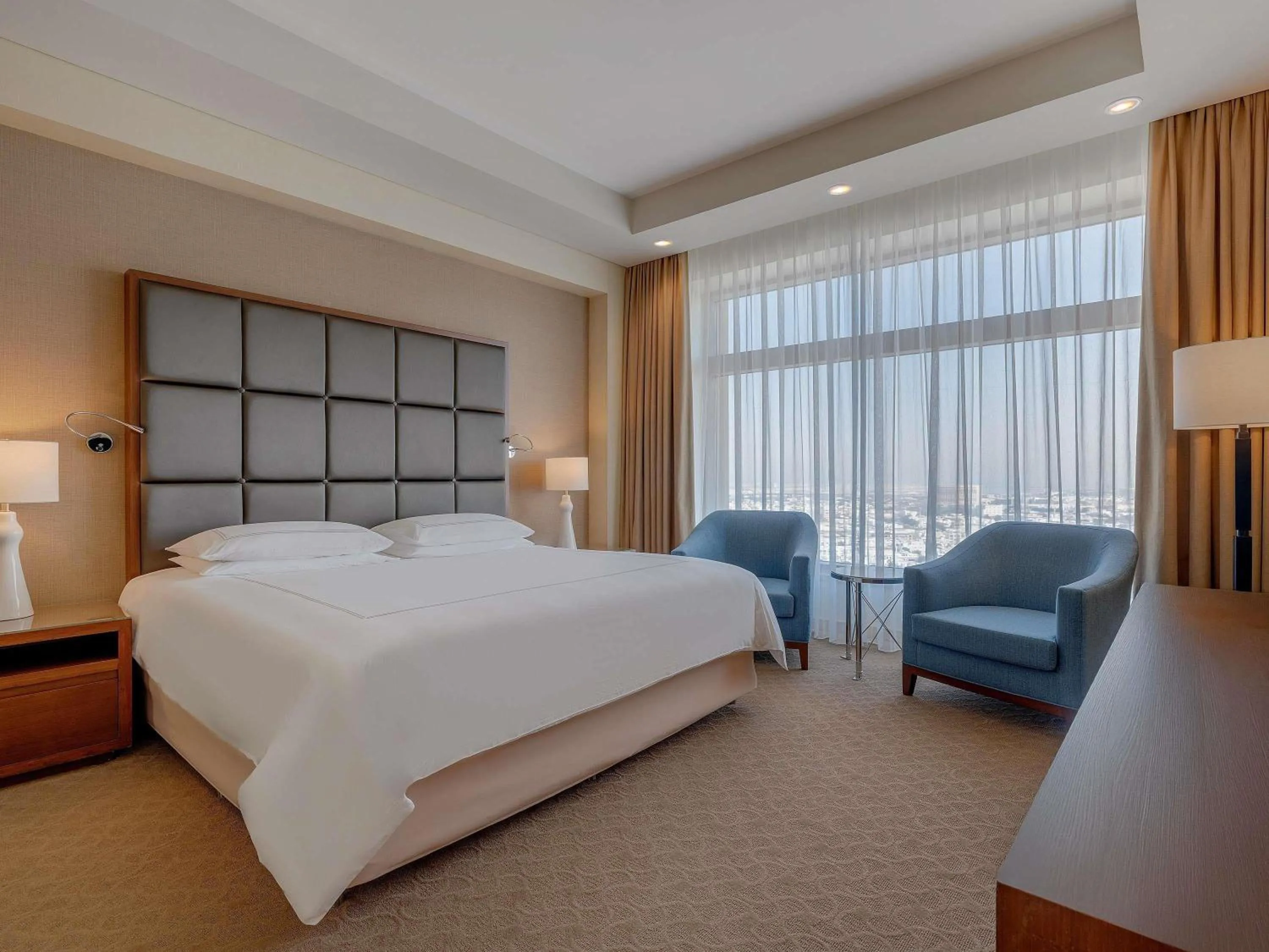 Photo of the whole room, Bed in Swissôtel Al Ghurair Dubai - Deira & Creek