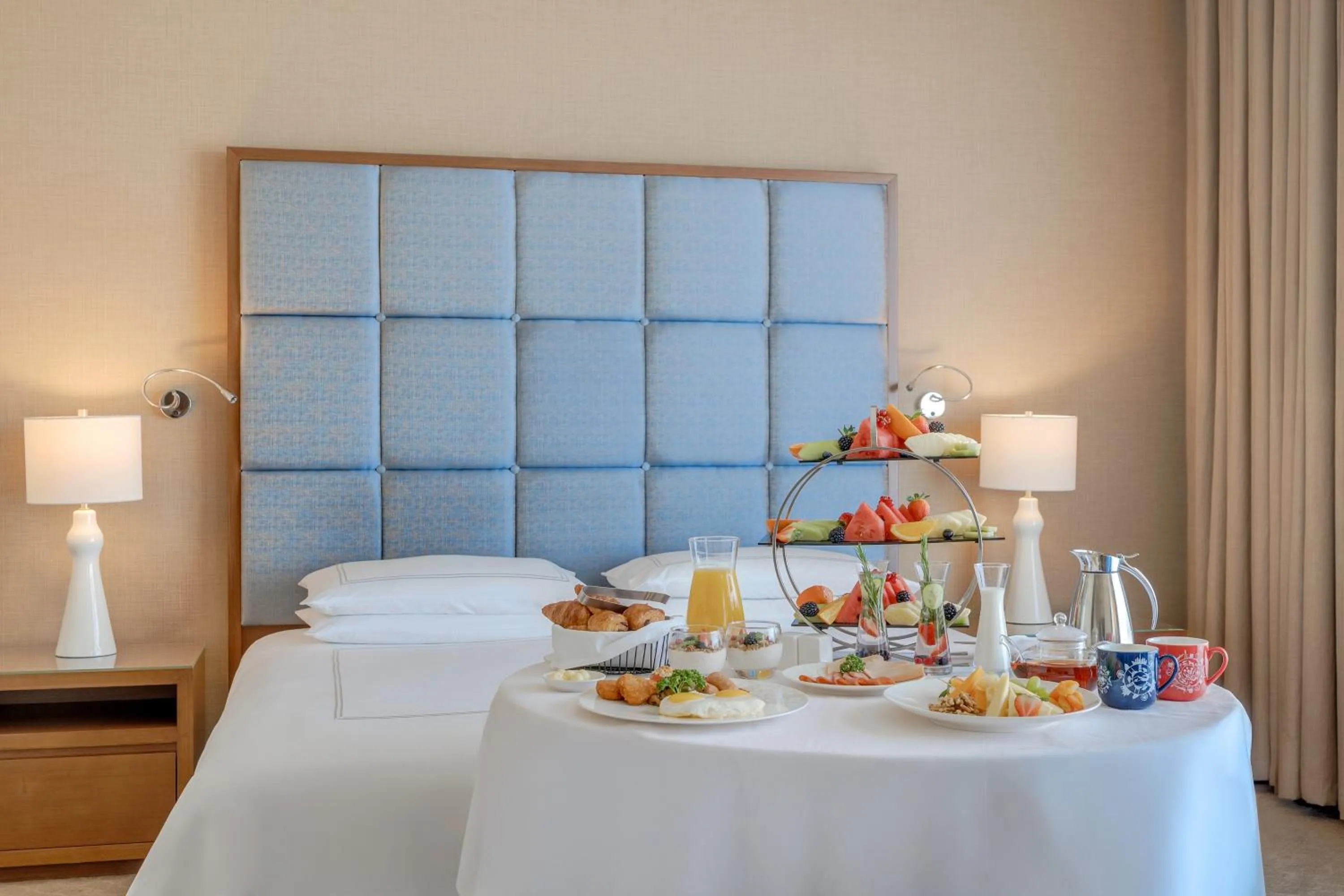 Breakfast, Bed in Swissôtel Al Ghurair Dubai - Deira & Creek
