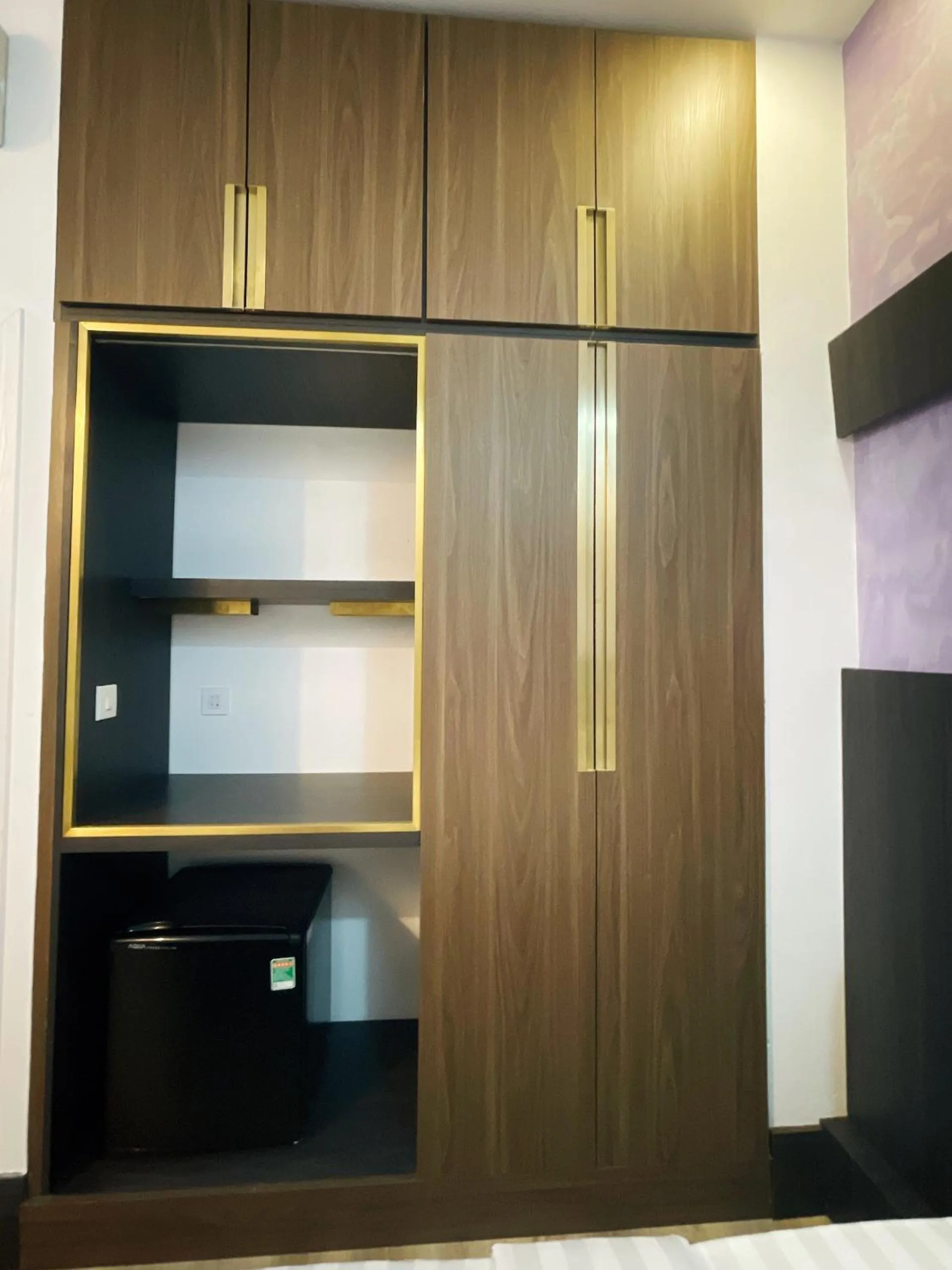 wardrobe in Indochine Ben Thanh Hotel & Apartments
