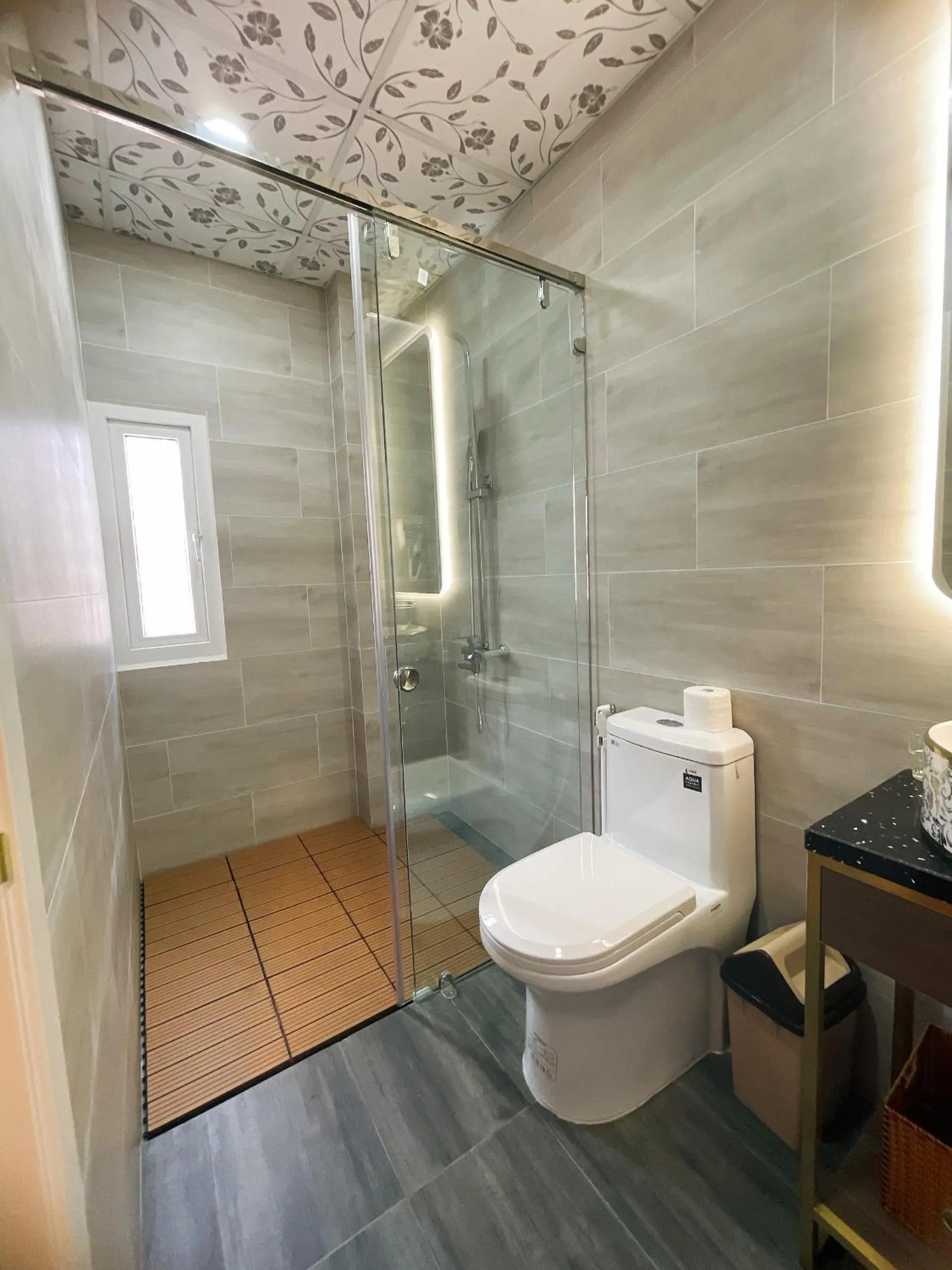 Shower in Indochine Ben Thanh Hotel & Apartments