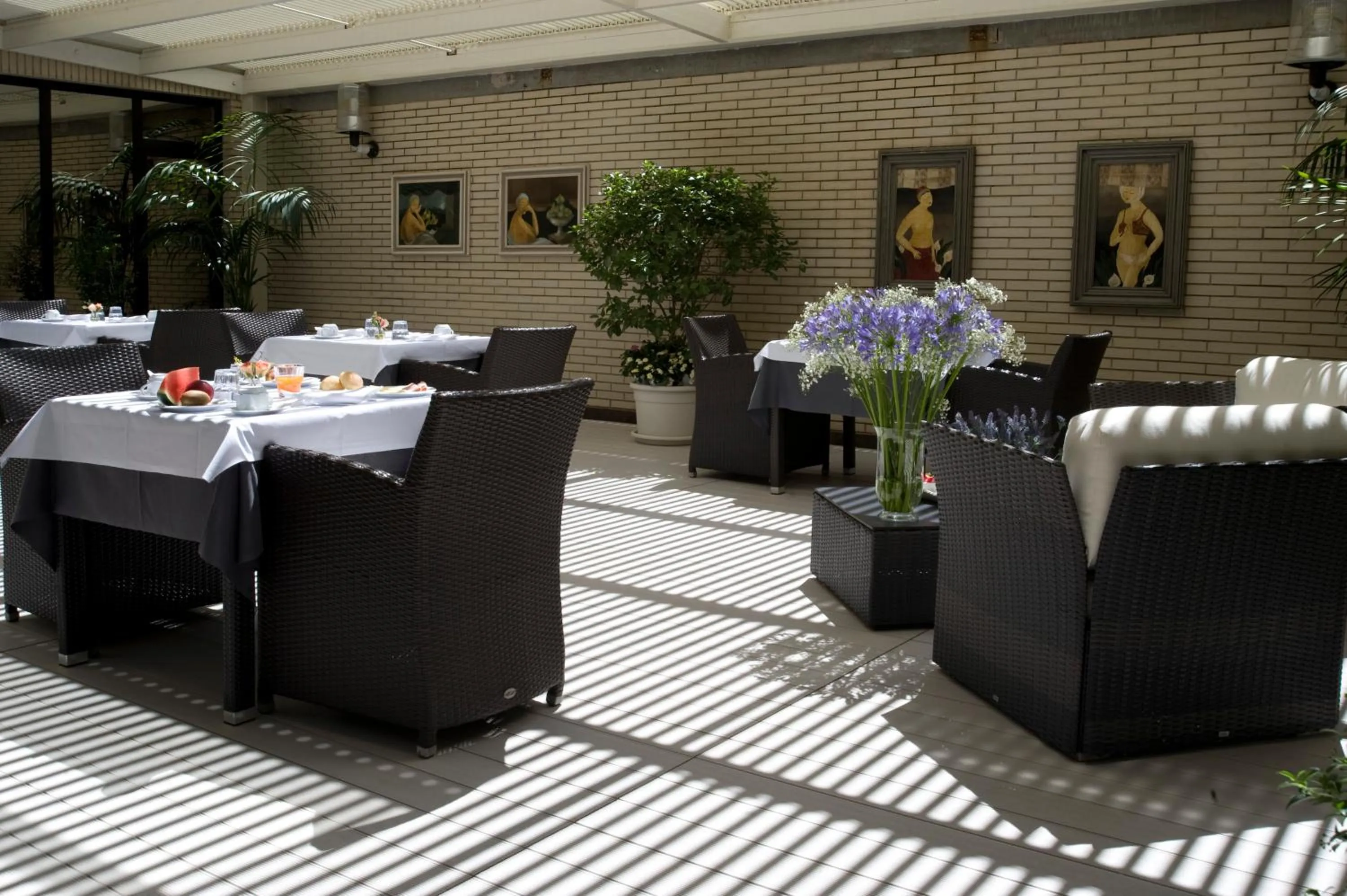 Patio in Hotel Leonardo Da Vinci