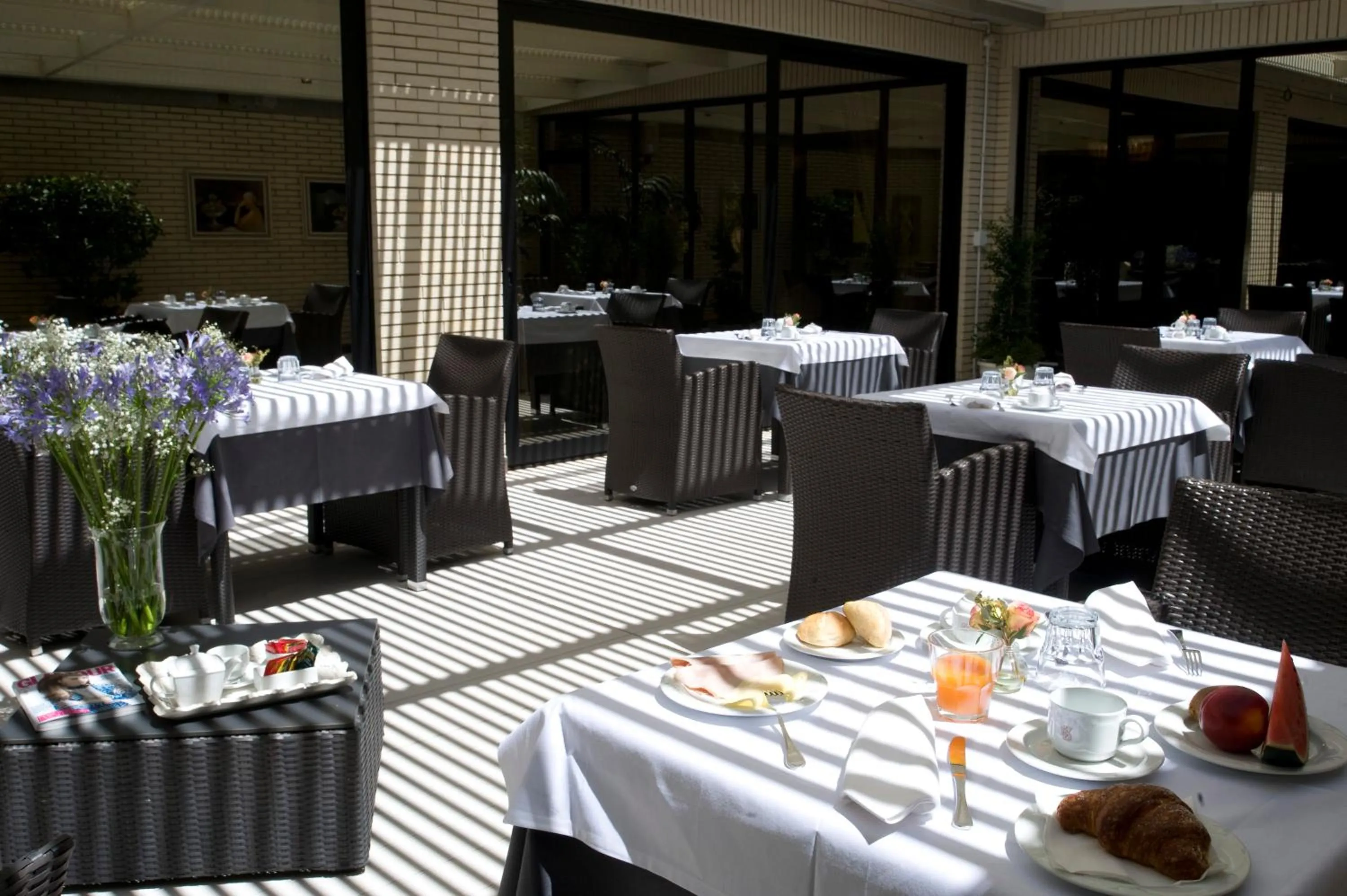 Patio in Hotel Leonardo Da Vinci