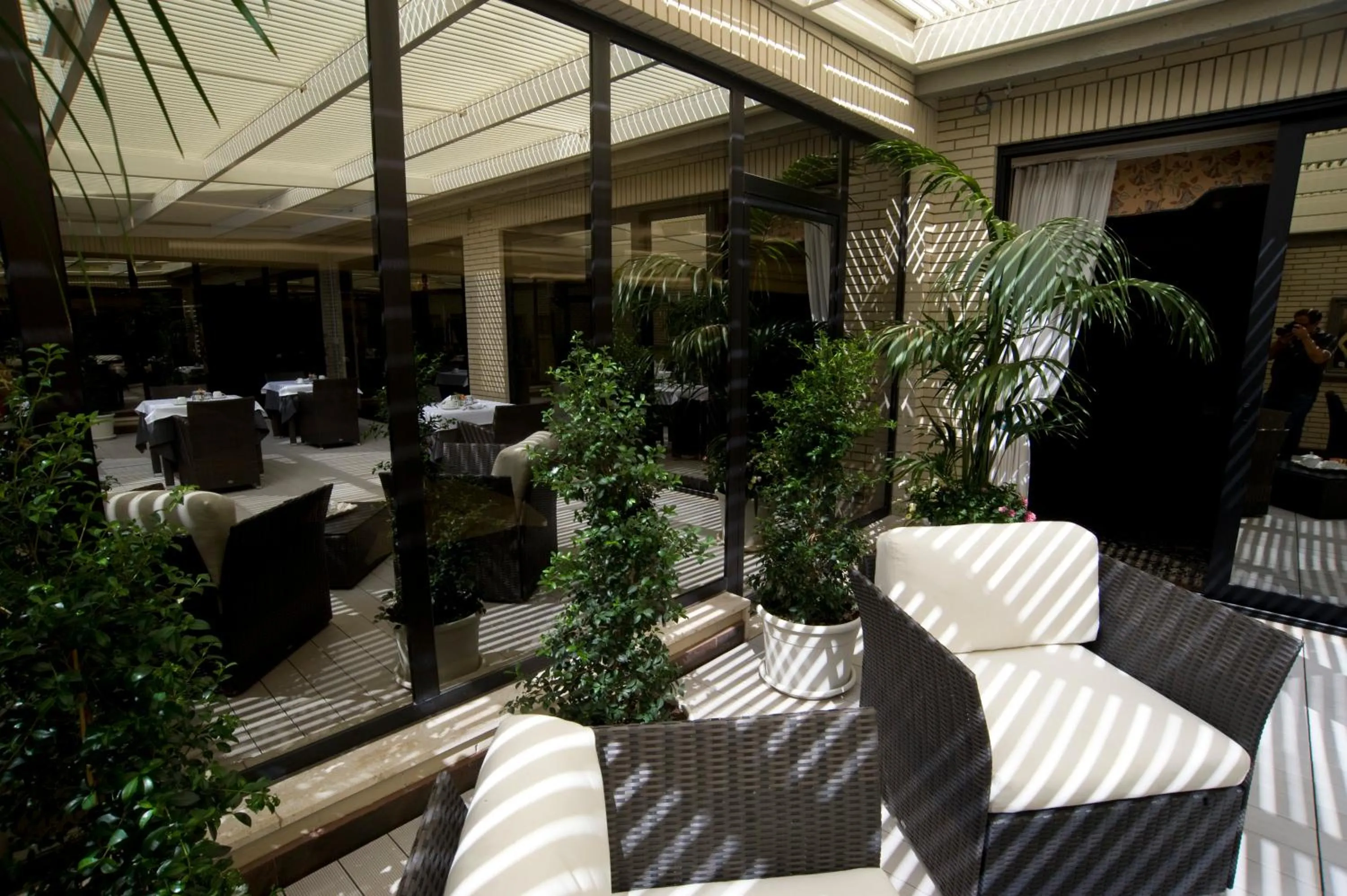 Patio in Hotel Leonardo Da Vinci