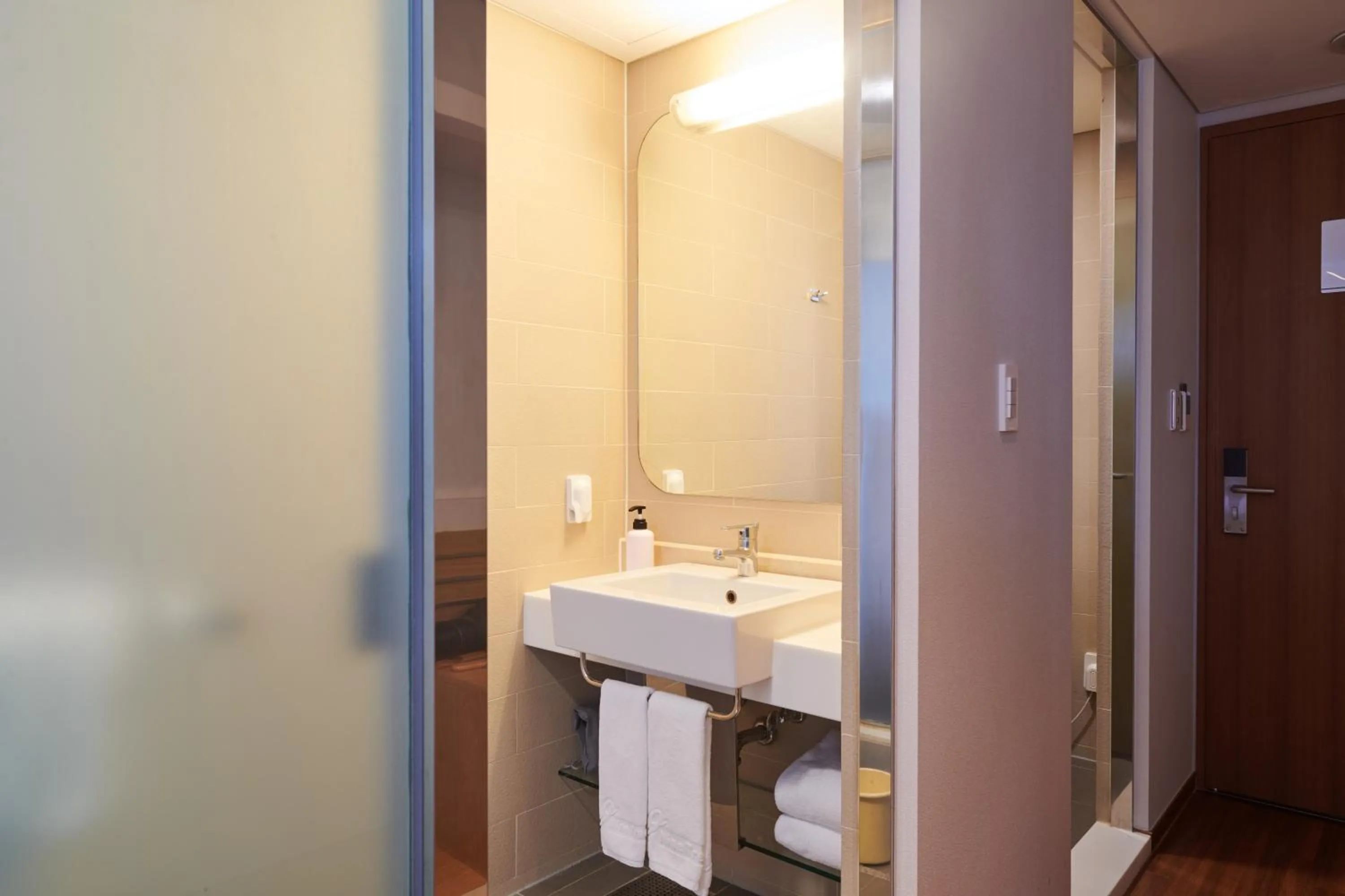 Toilet in Nine Tree by Parnas Seoul Myeongdong 1