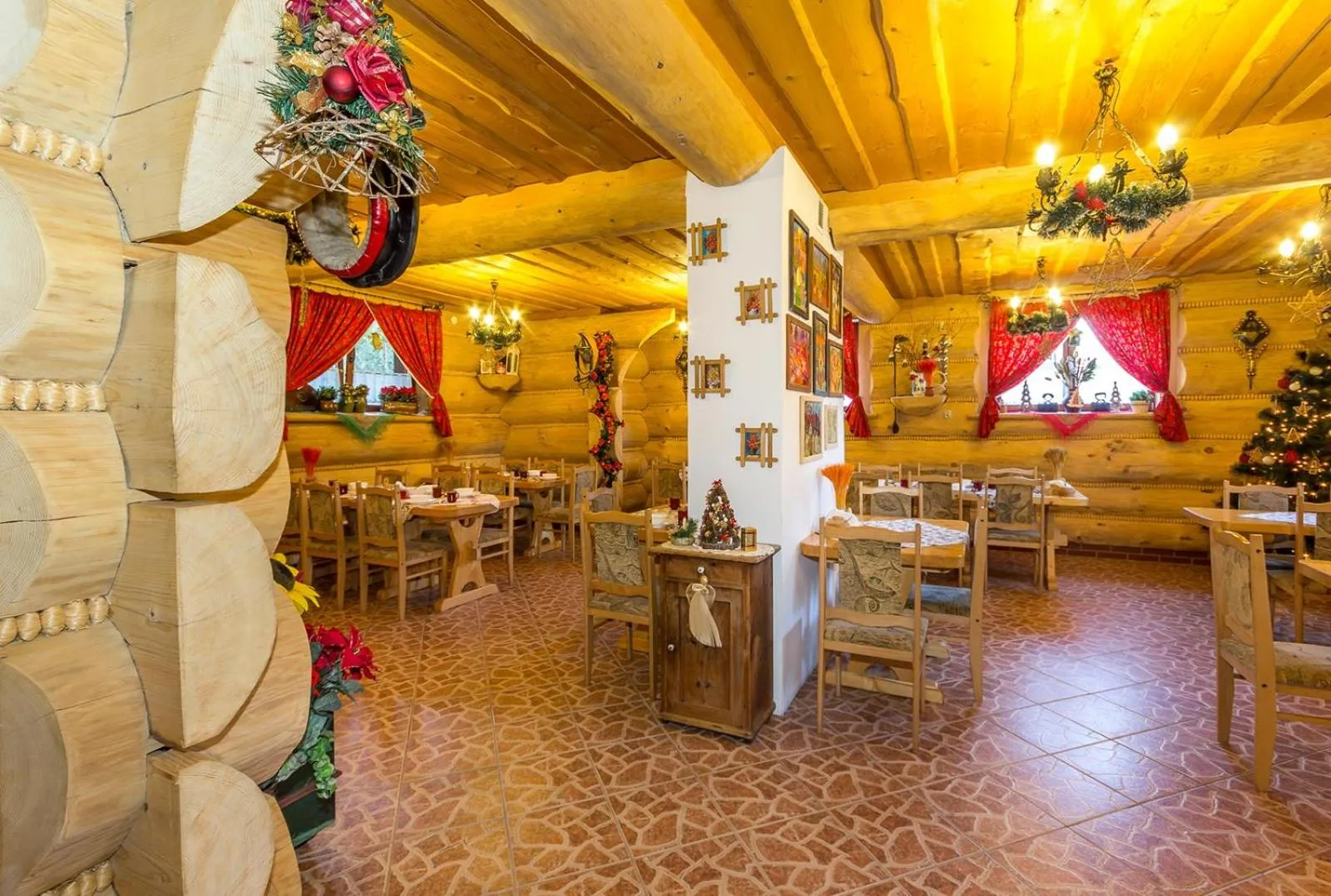 Dining area in Willa Joanna