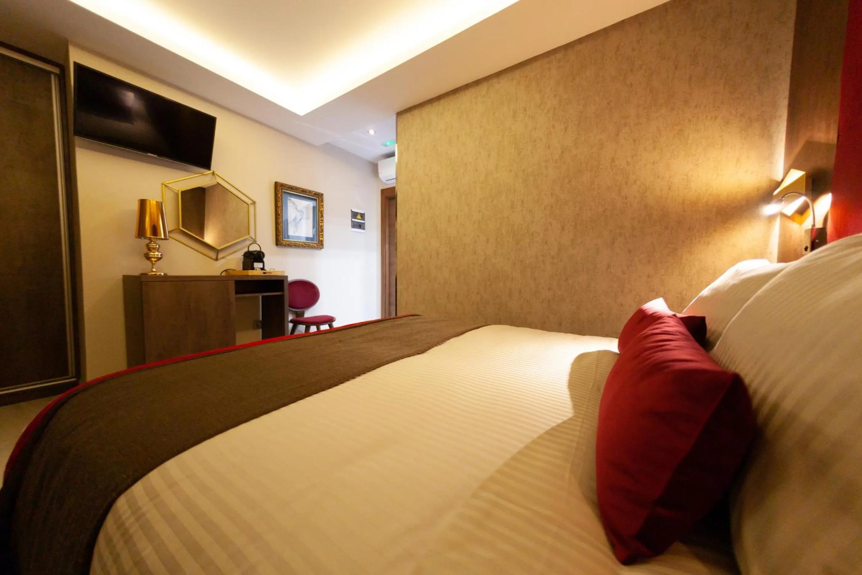 Photo of the whole room in Hercules Boutique Hotel