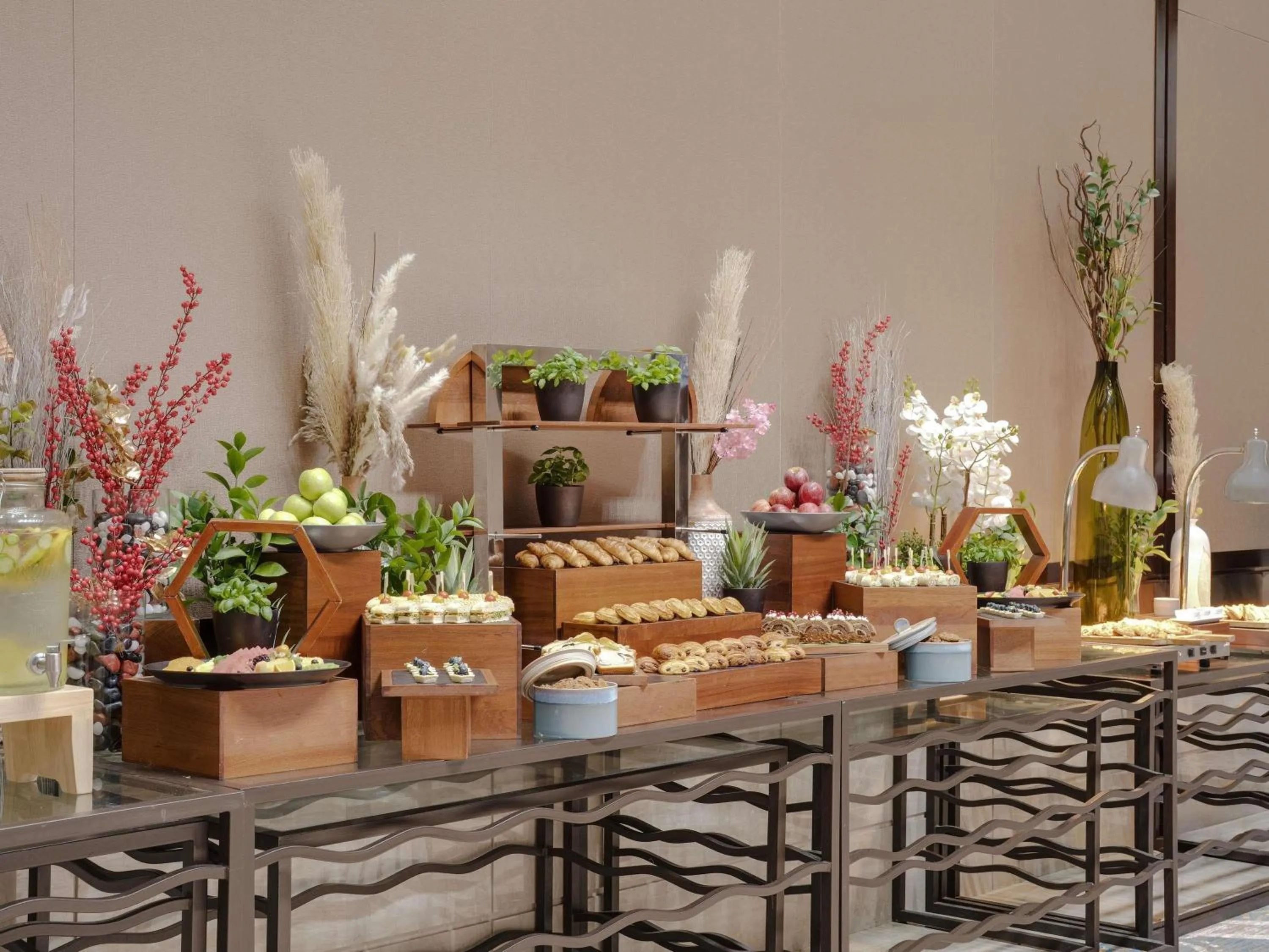 Meeting/conference room in Swissôtel Living Al Ghurair Dubai - Deira - Apartments