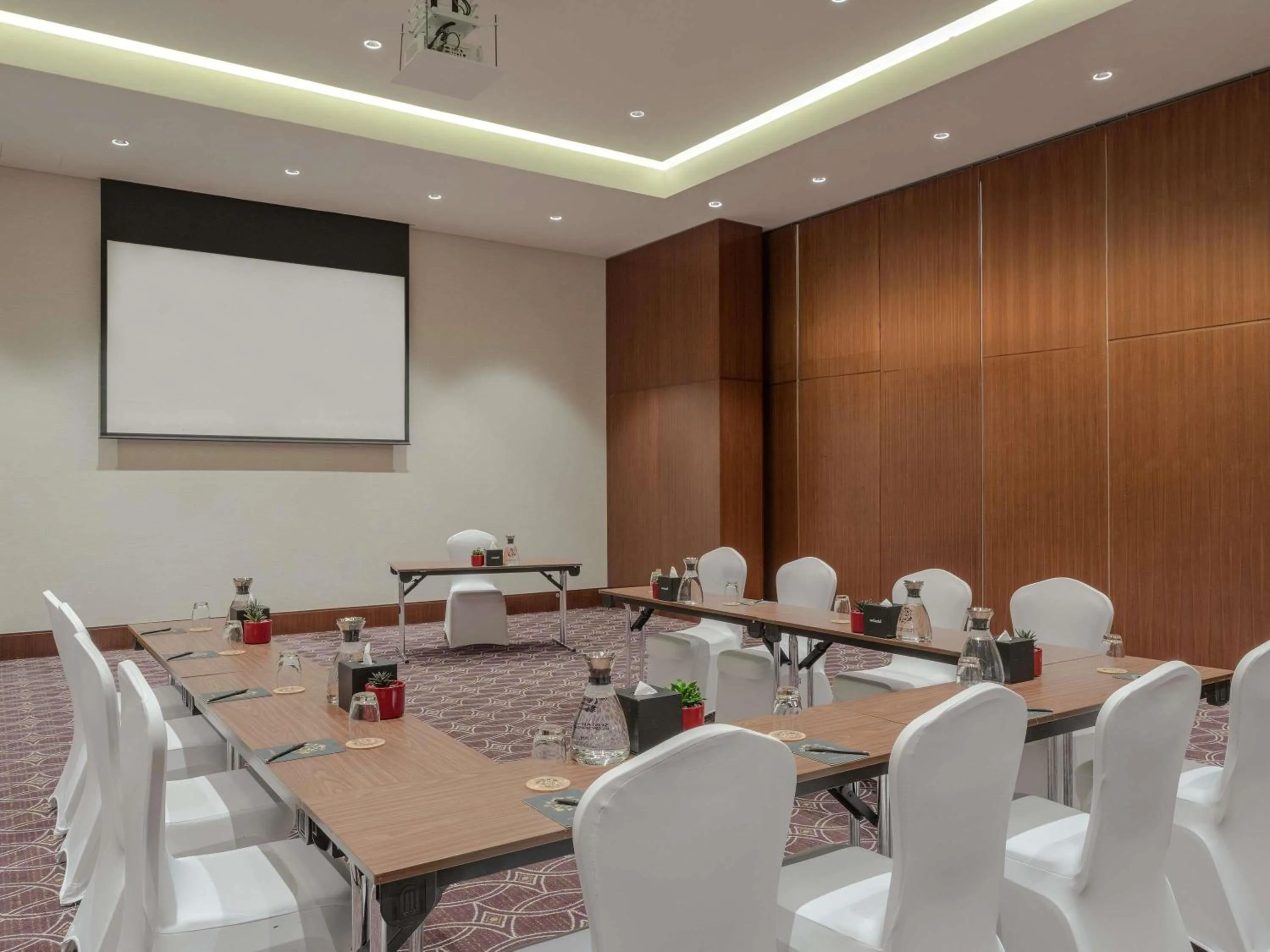 Meeting/conference room in Swissôtel Living Al Ghurair Dubai - Deira - Apartments