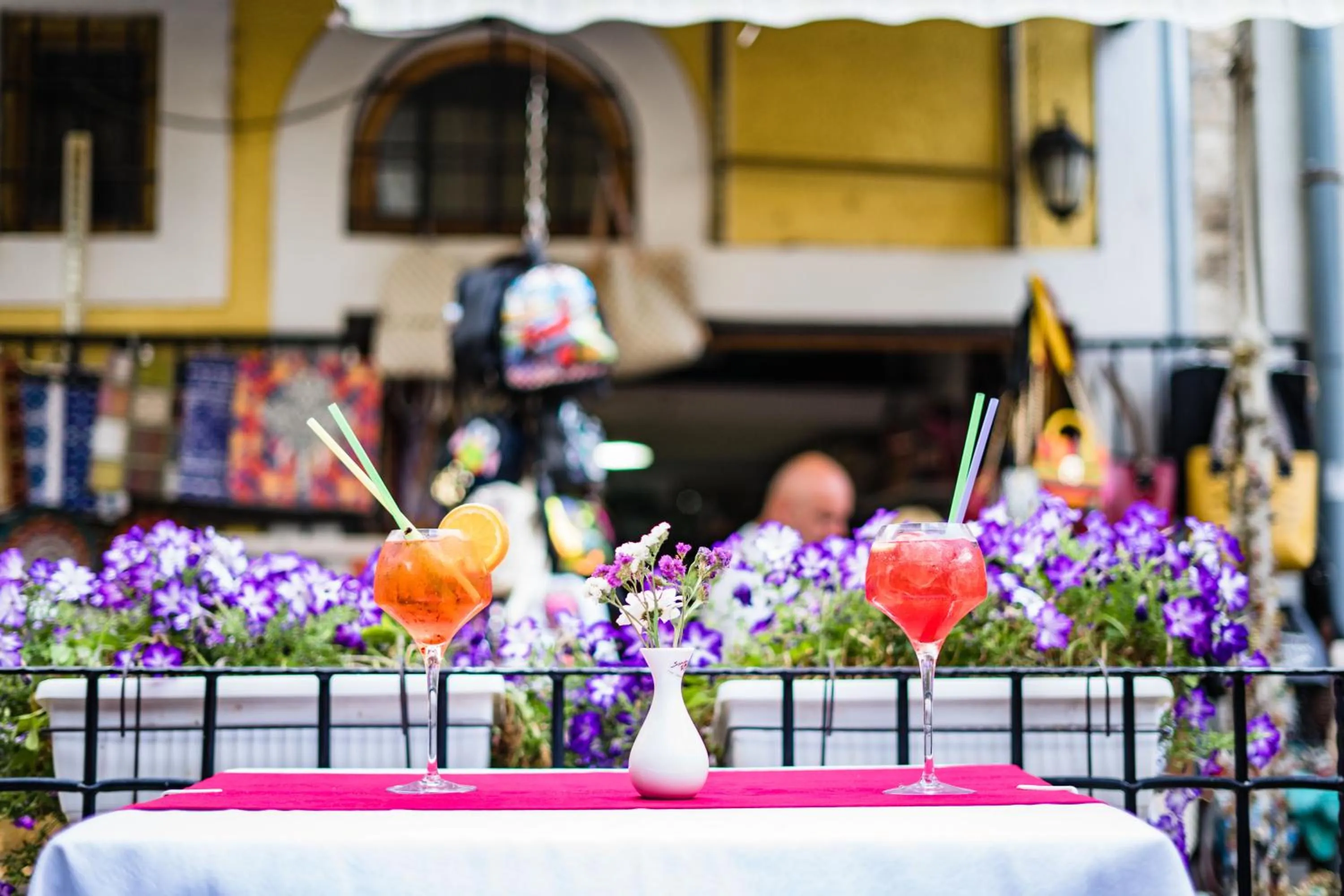 Food and drinks in Hotel Emen