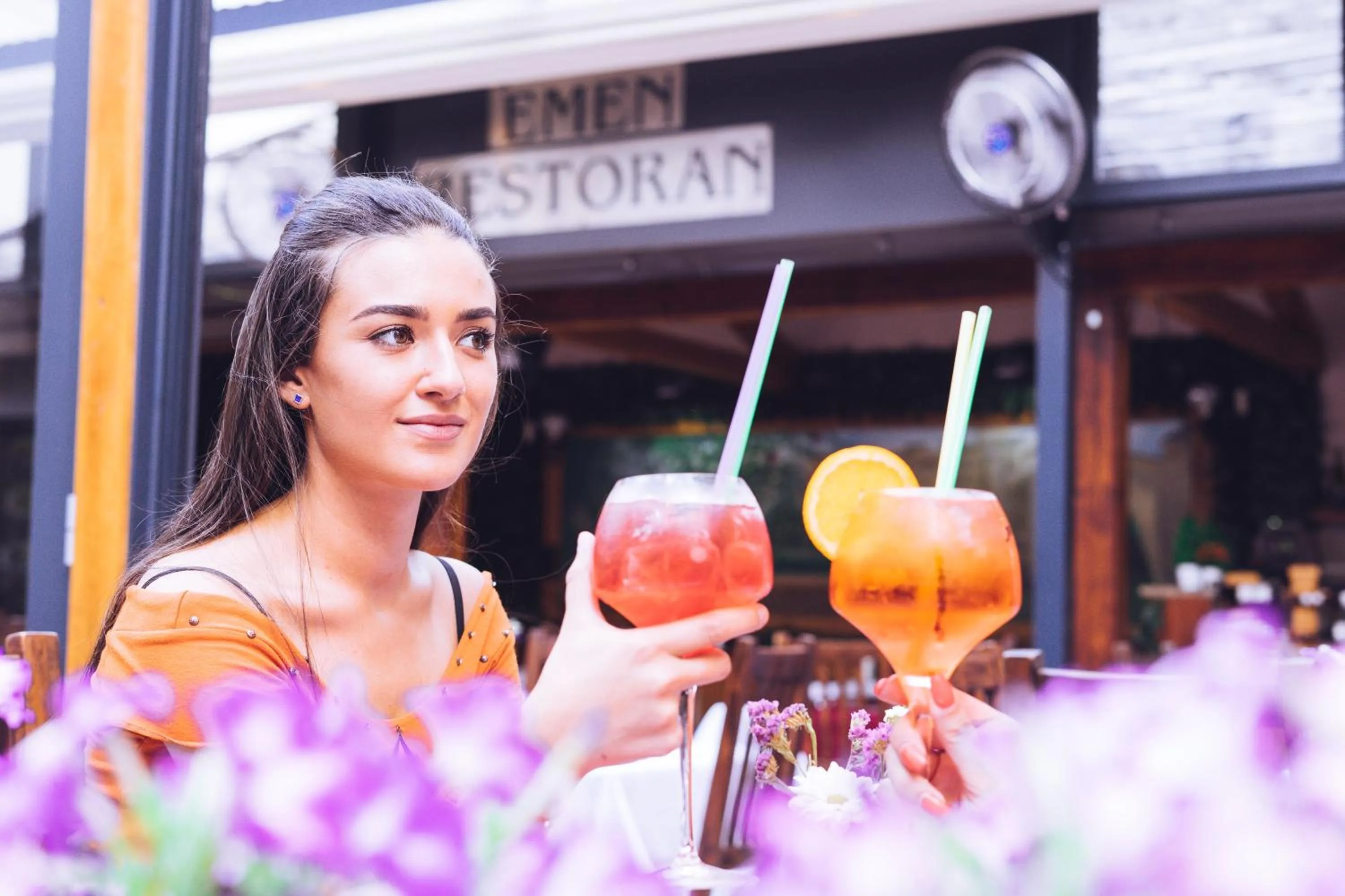 Restaurant/places to eat in Hotel Emen