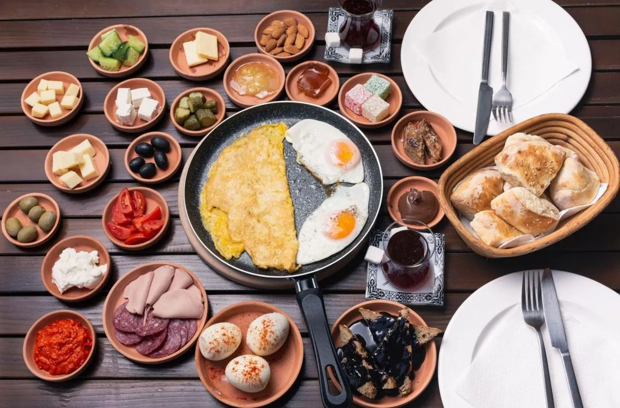 Restaurant/places to eat in Hotel Emen