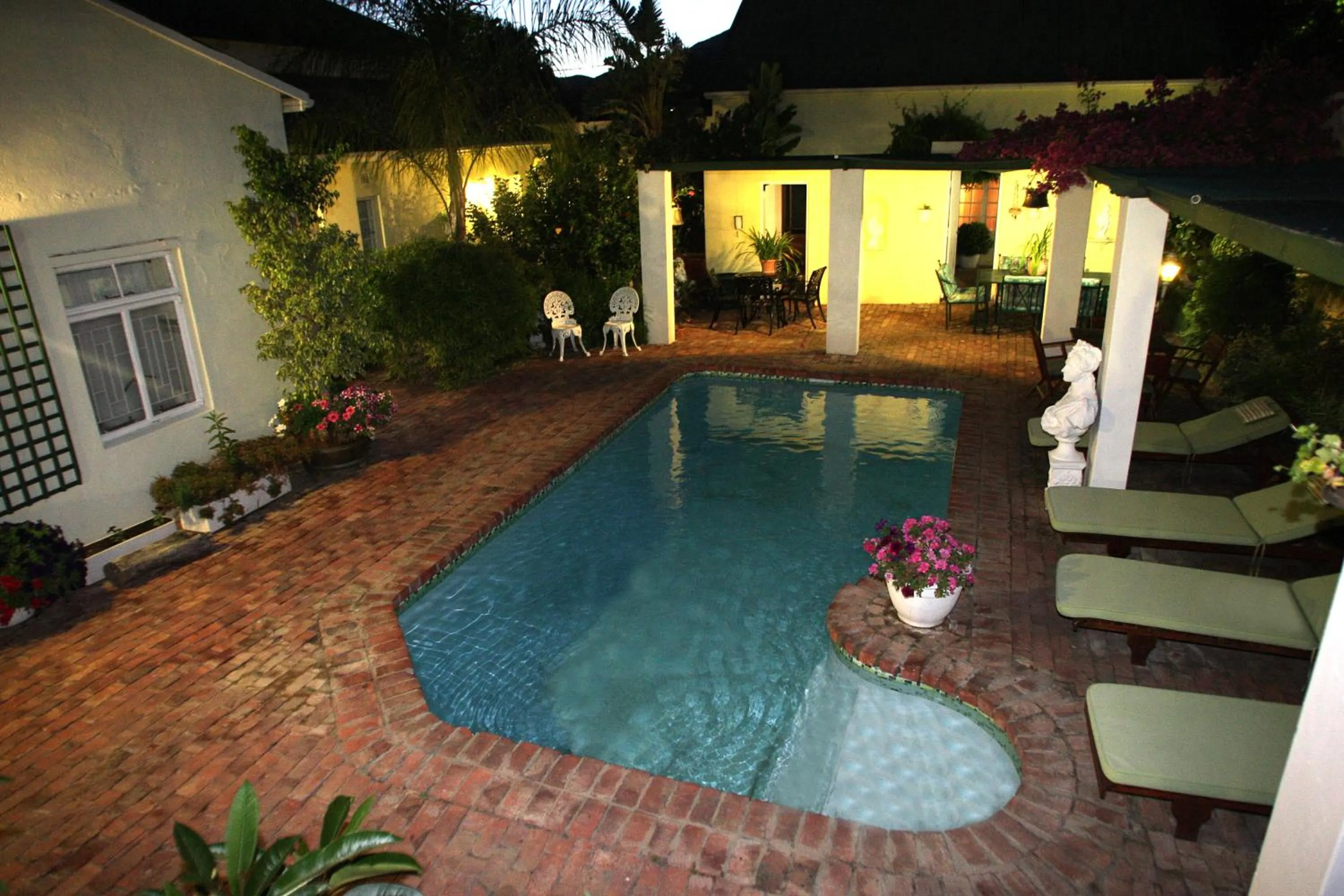 Property building in Kingna Lodge Montagu