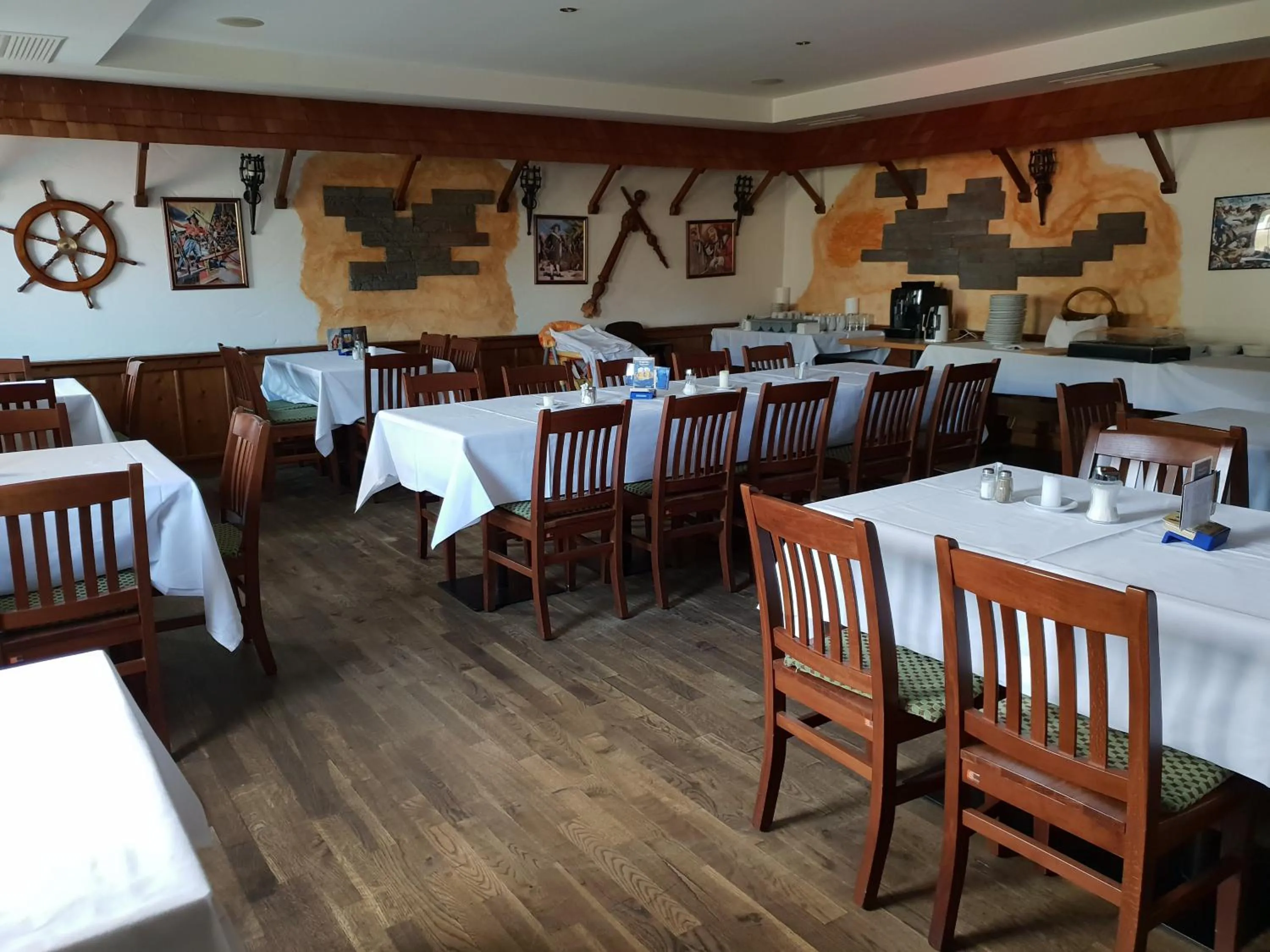 Breakfast in Pirates Hotel