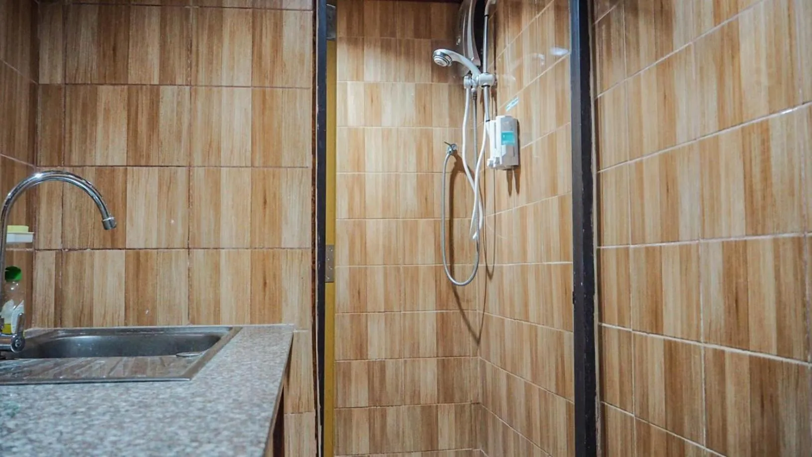 Shower in Kantawan House