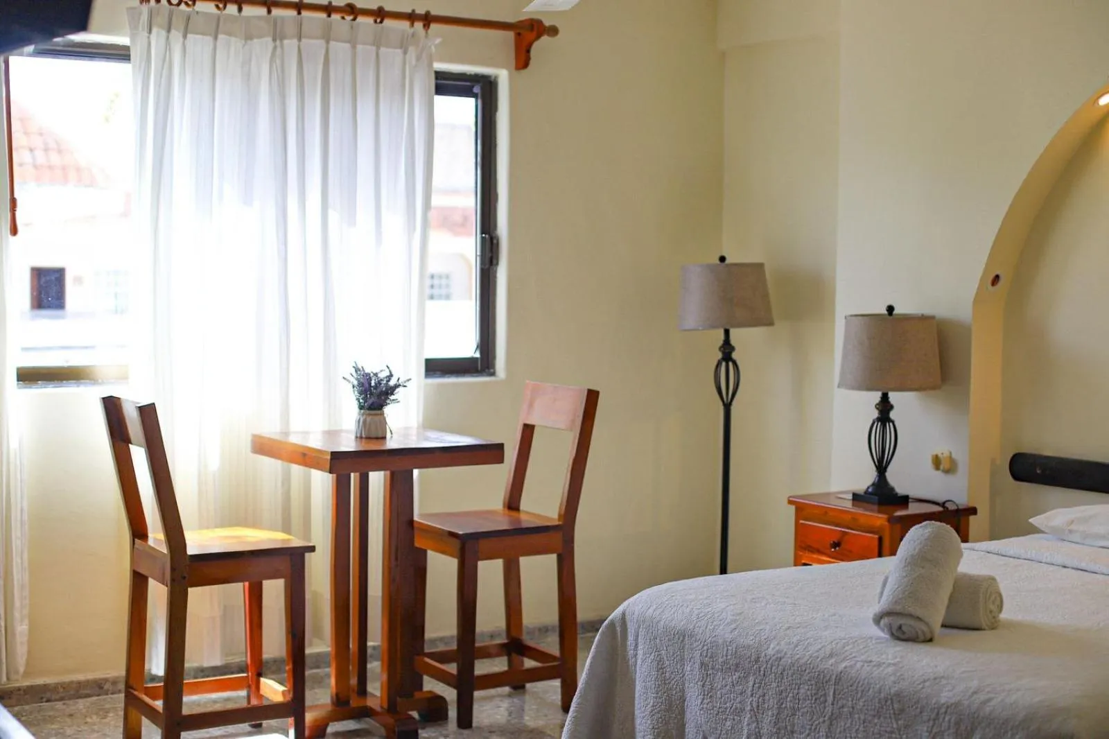 Dining area, Bed in Boutique Hotel Delfin 5th Avenue