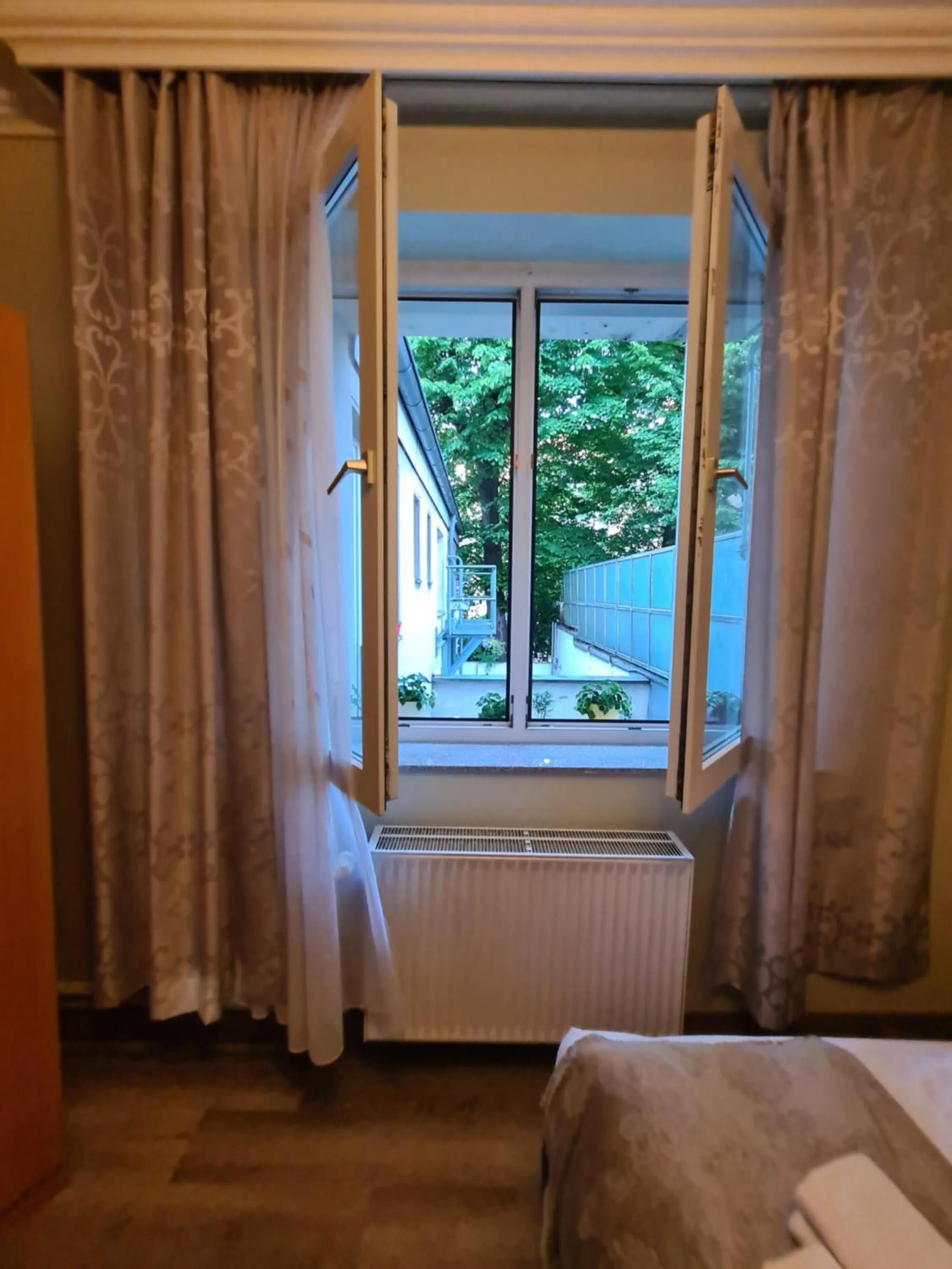 Patio, Bed in Hotel Cara Vita Cologne