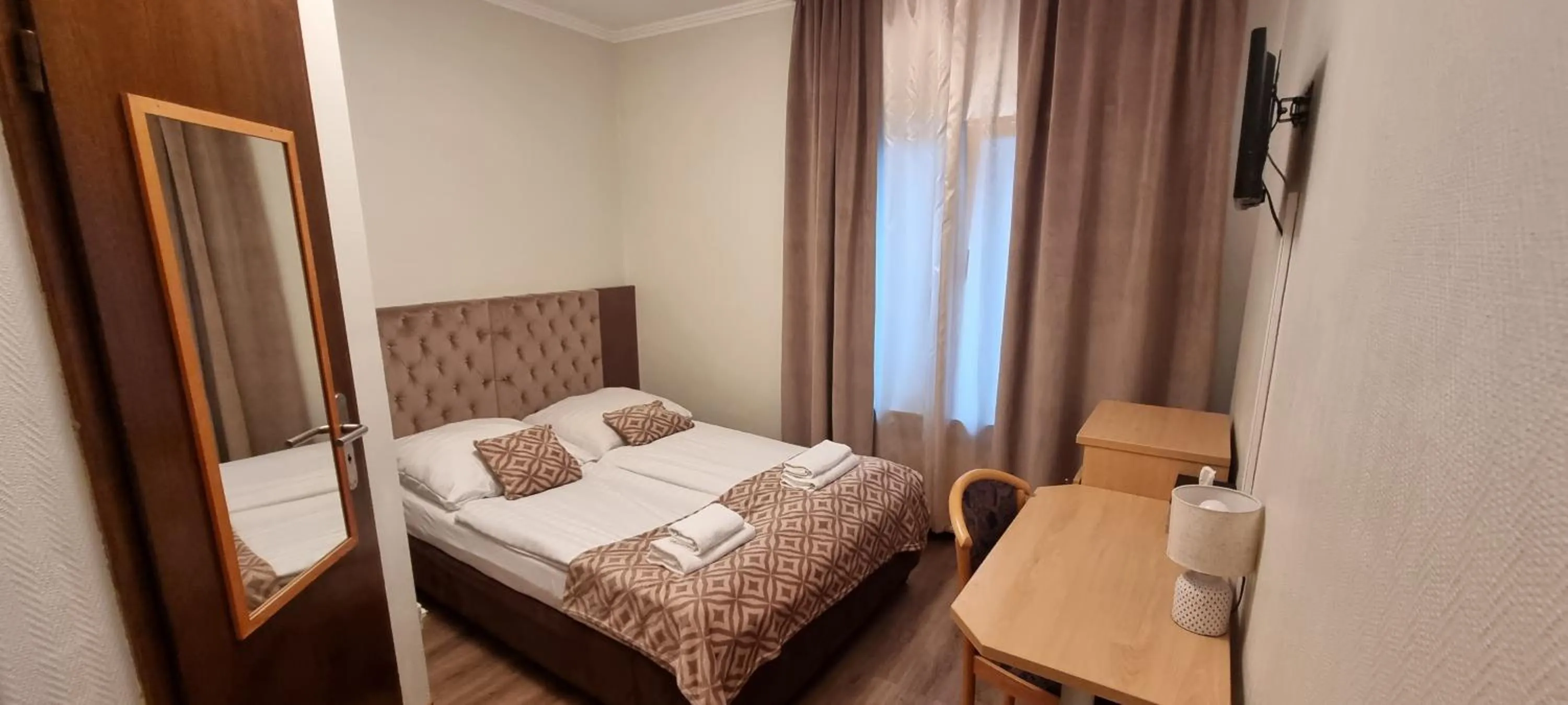 Staff, Bed in Hotel Cara Vita Cologne