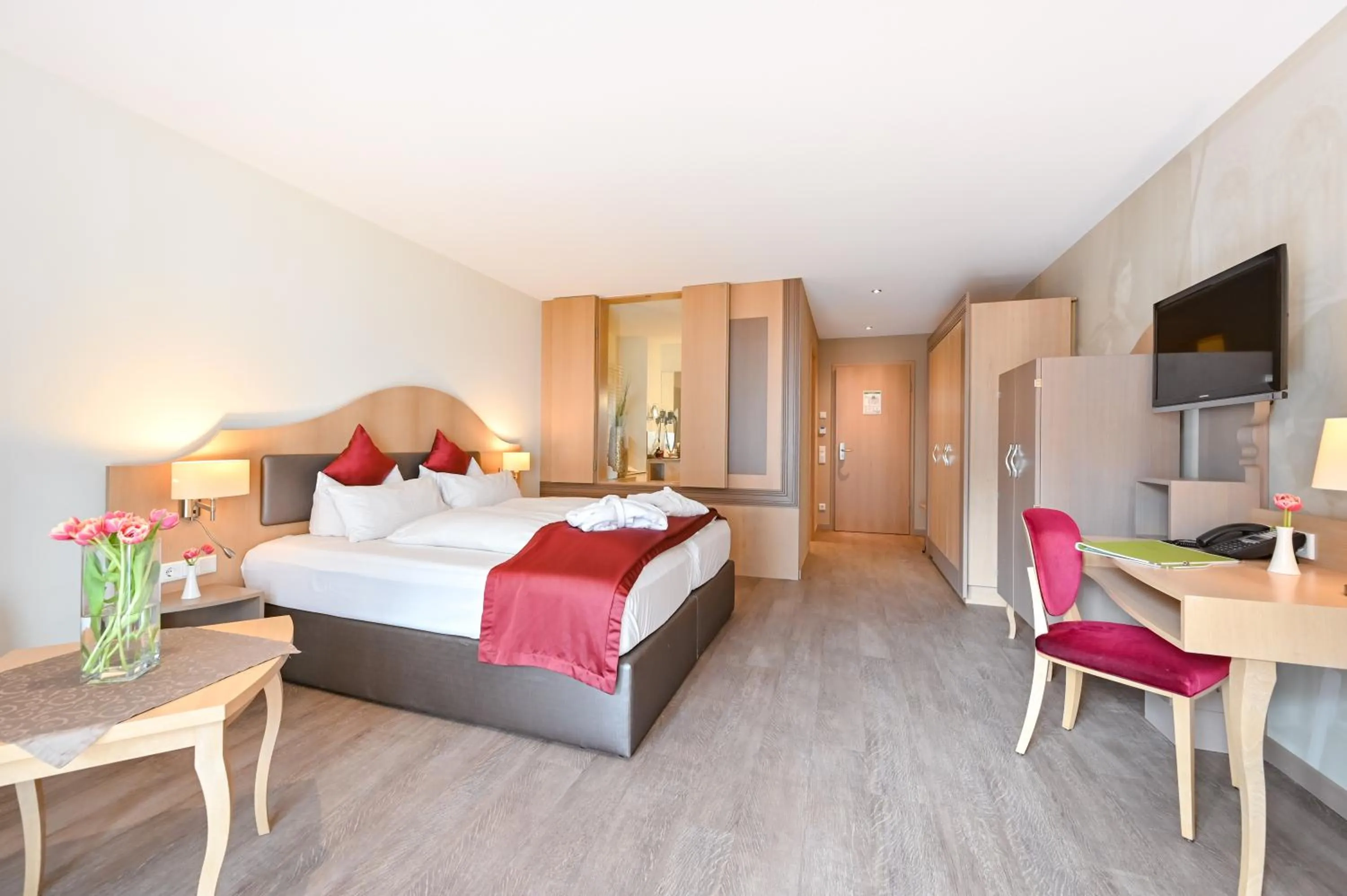 Photo of the whole room, Bed in Villa Ludwig Suite Hotel