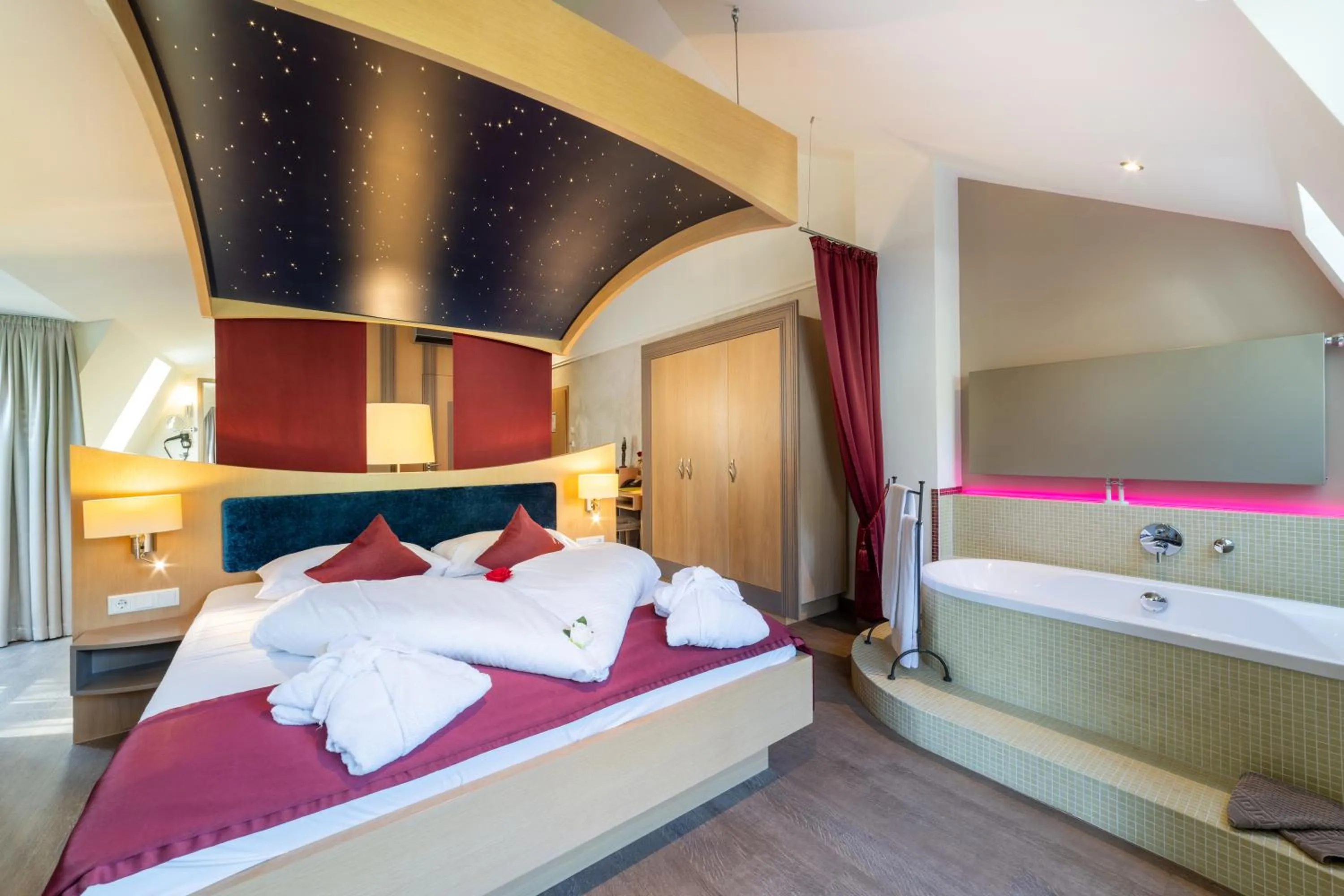 Photo of the whole room, Bed in Villa Ludwig Suite Hotel