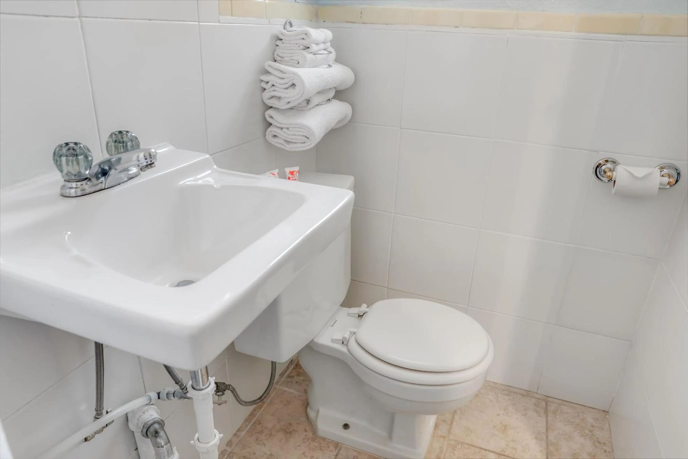 Bathroom in OYO Hotel Liberal, Kansas