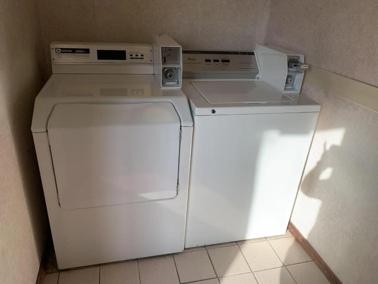 laundry in Econo Lodge Erie near Casino