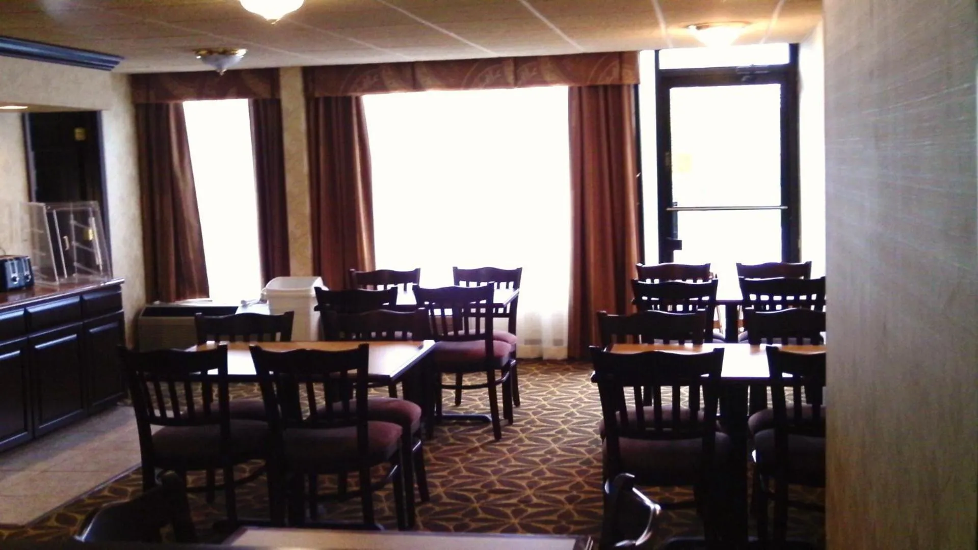 Day in Econo Lodge Erie near Casino