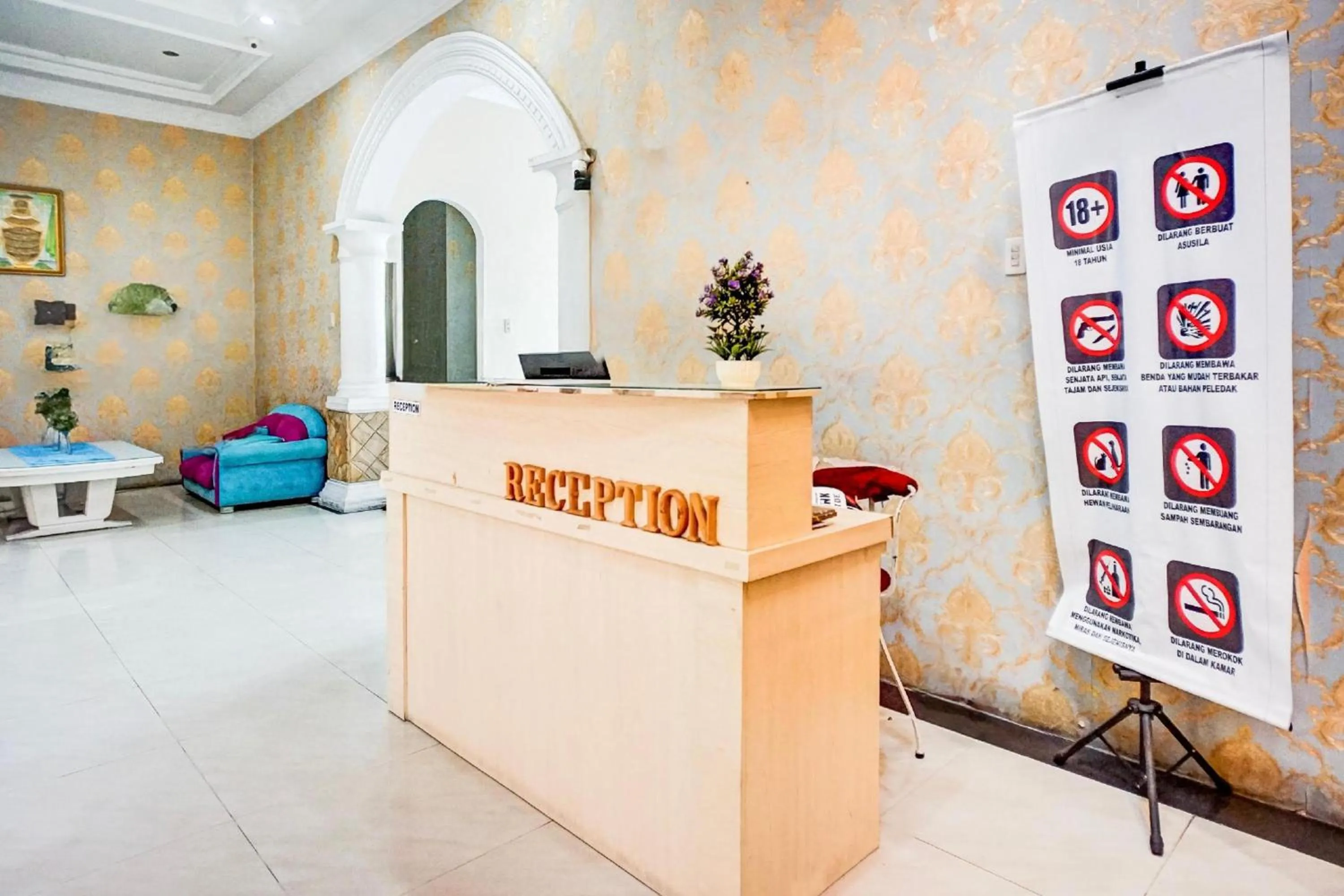 Lobby or reception in RedDoorz At Ralica Grand Palladium Medan