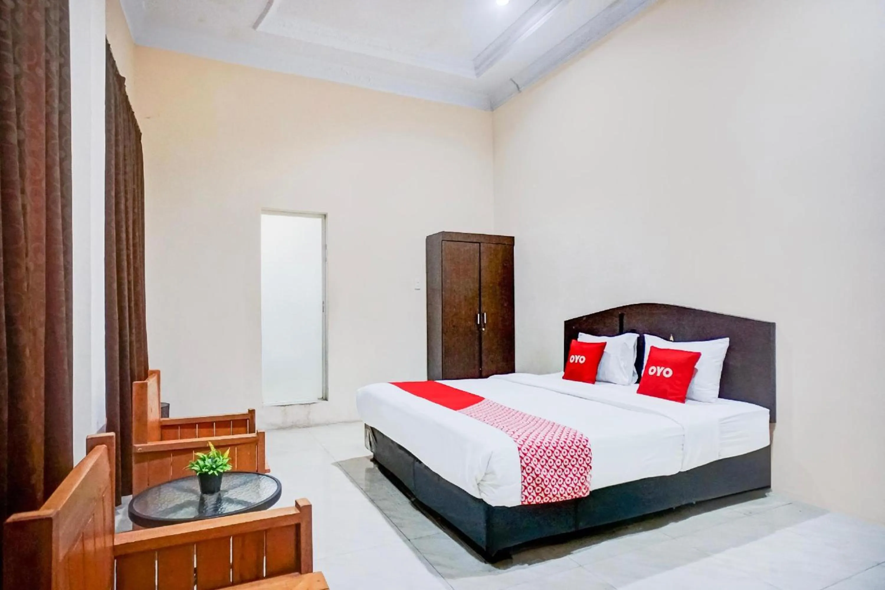 Photo of the whole room, Bed in RedDoorz At Ralica Grand Palladium Medan