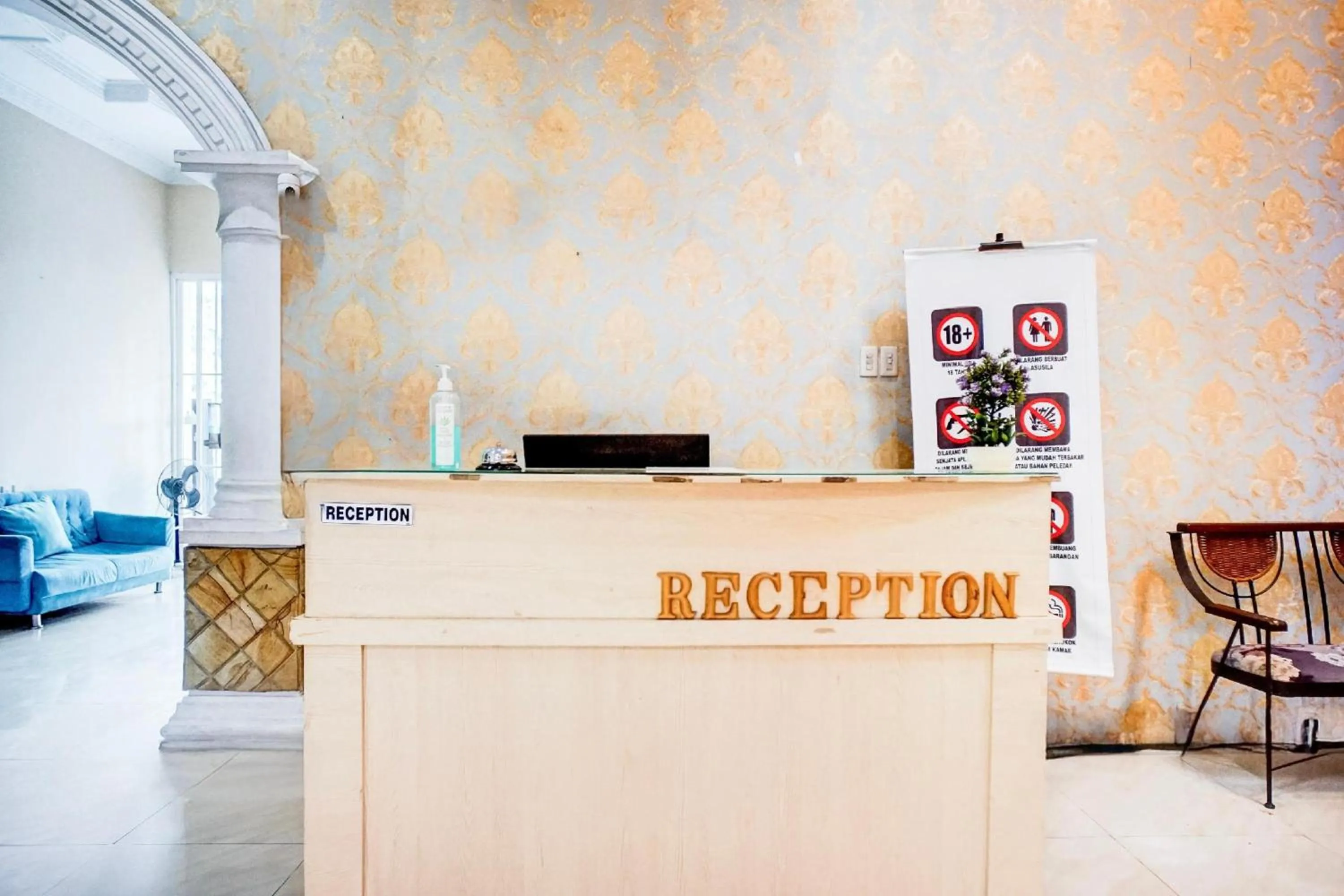 Lobby or reception in RedDoorz At Ralica Grand Palladium Medan