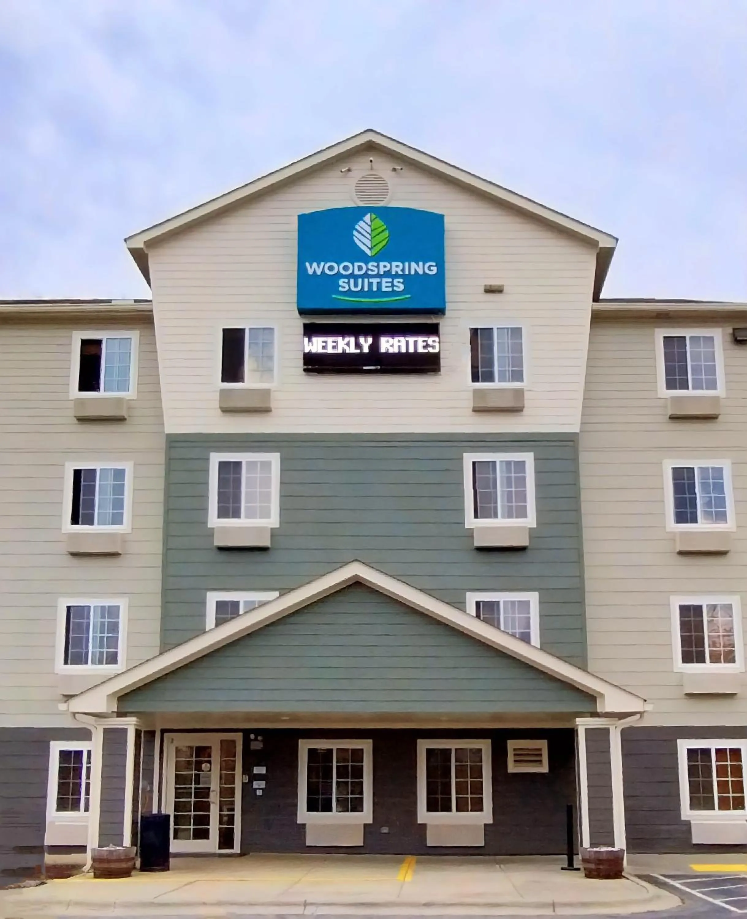 Property building in WoodSpring Suites Asheville - Biltmore West