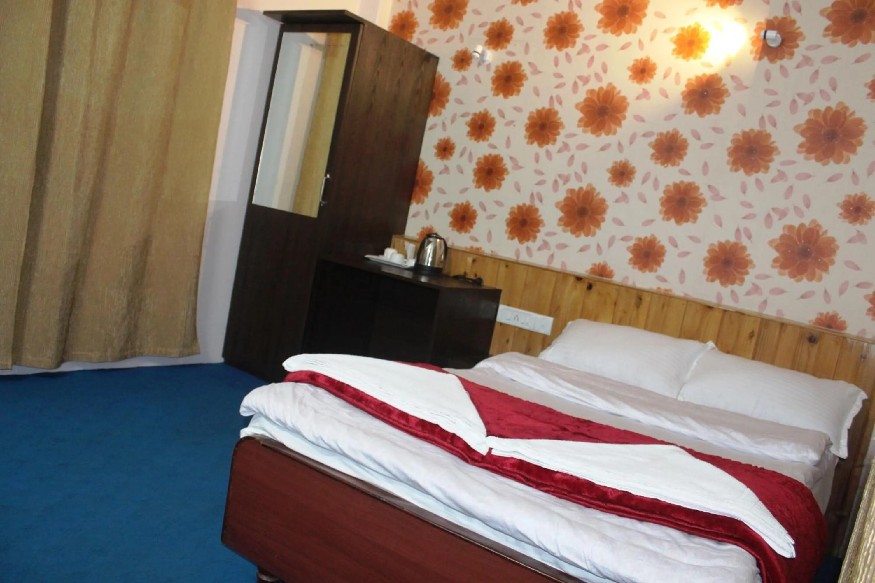 Bed in Hotel Paradiso