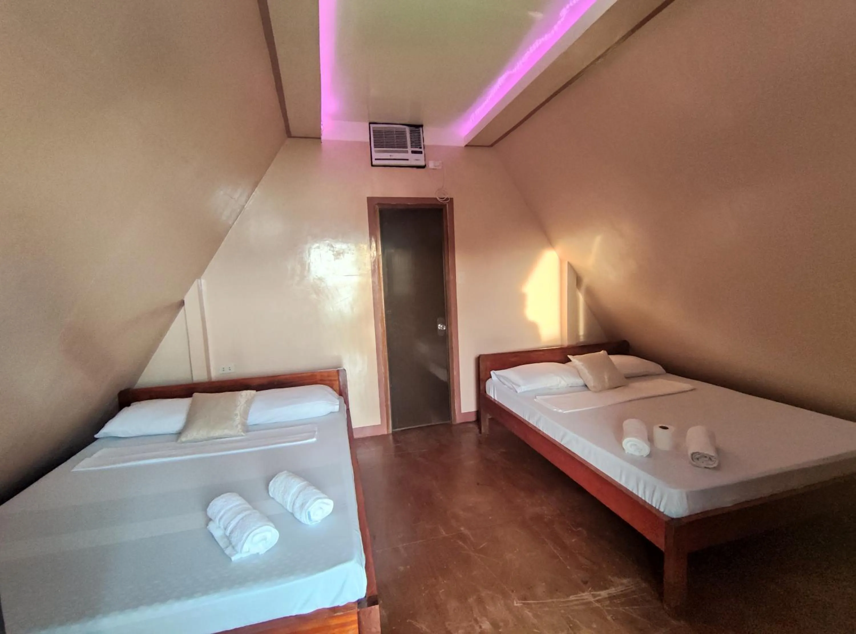 Bed in Acuario Beach Inn