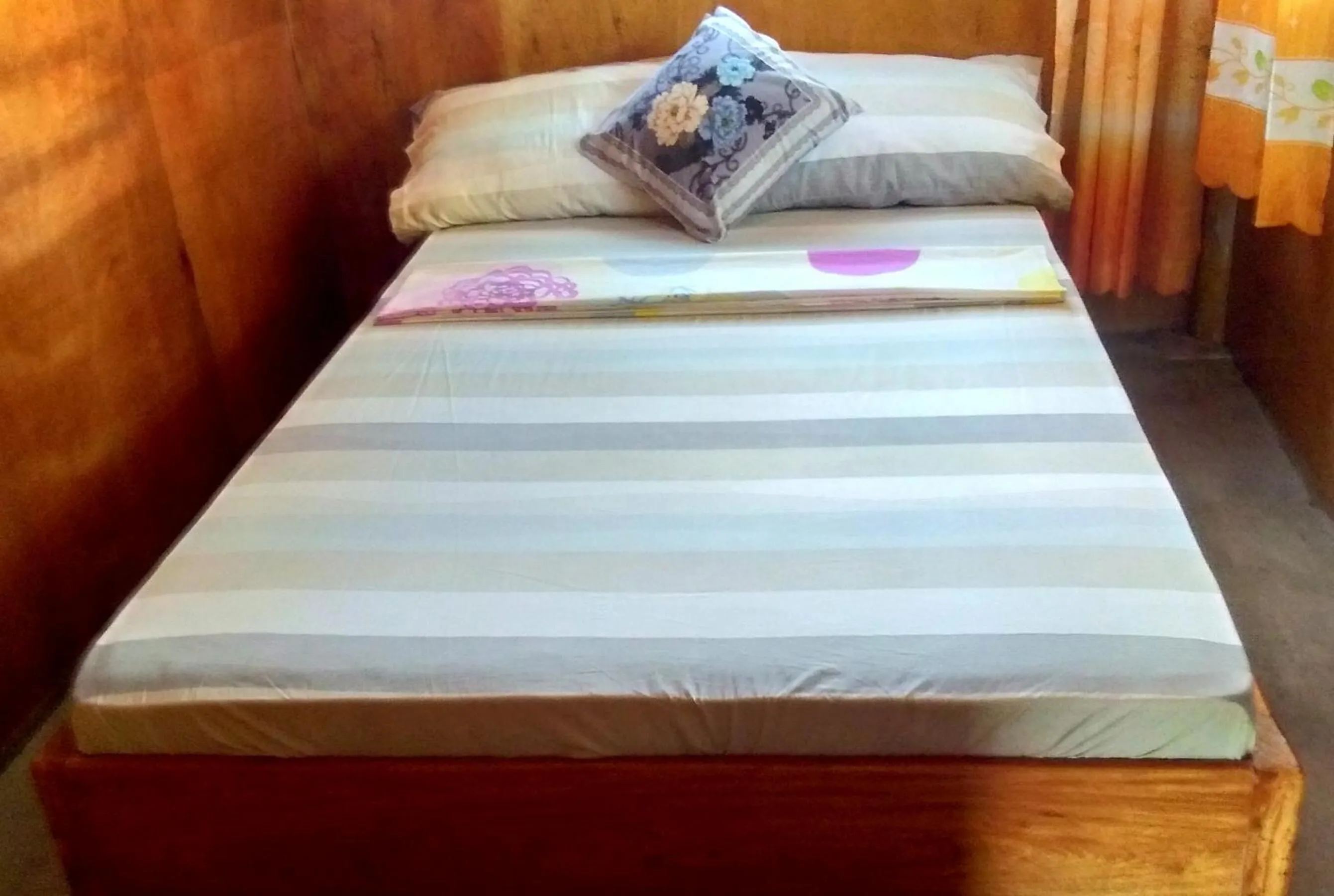 Bed in Acuario Beach Inn