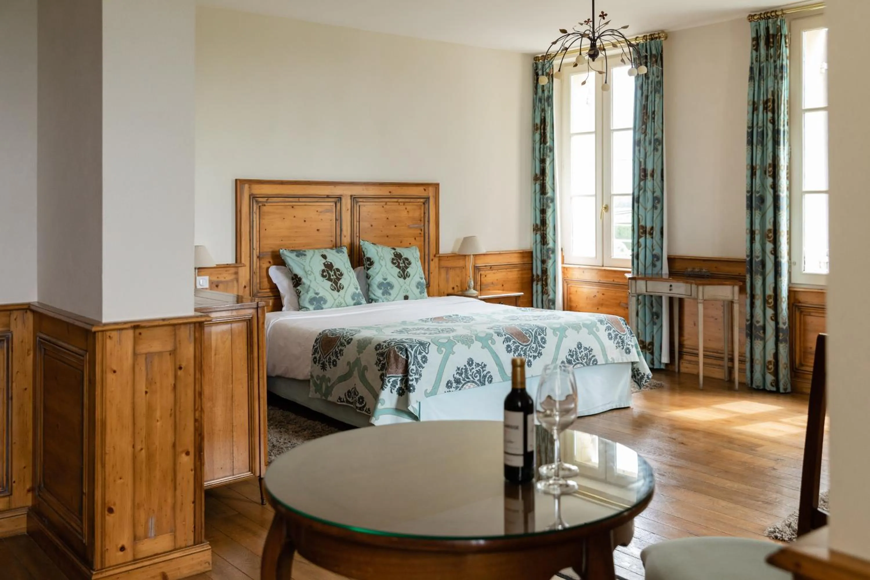 Suite with Sauna in Villa Héloïse Hôtel de Charme