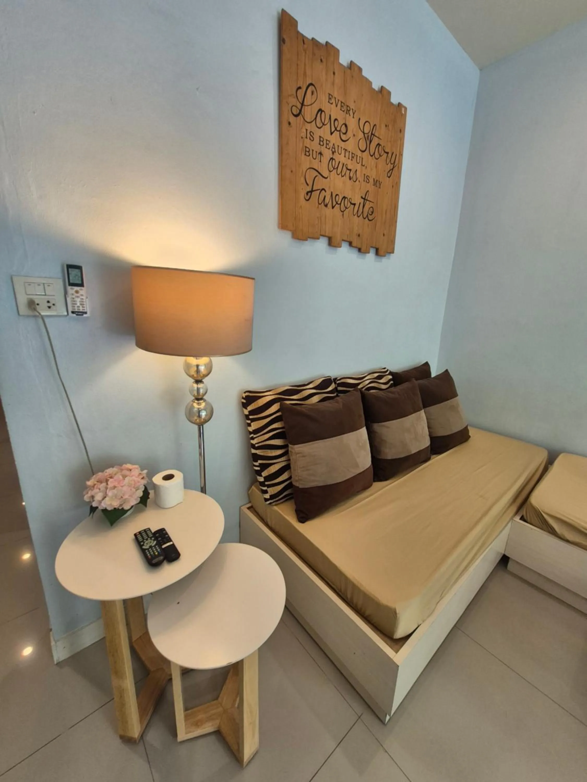 Living room, Bed in Samed Your House Family Room