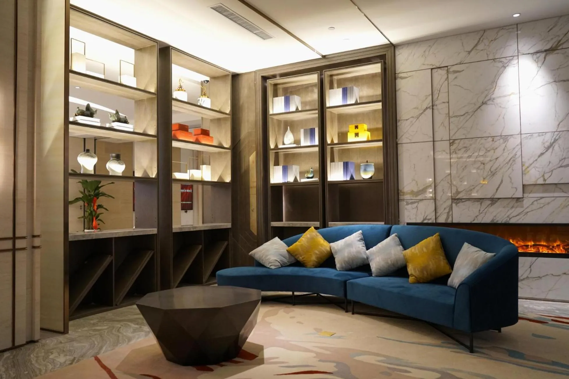 Seating area in Auto City Ruili Hotel